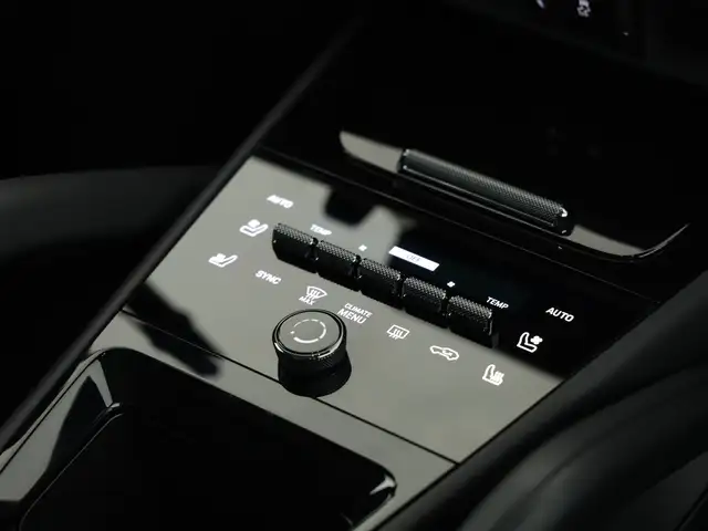 Porsche Cayenne view 16