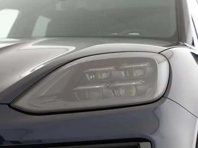 Porsche Cayenne view 18