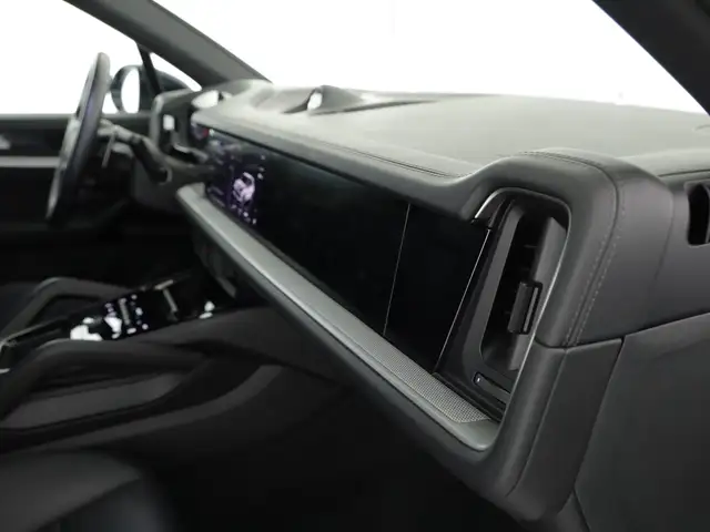 Porsche Cayenne view 13