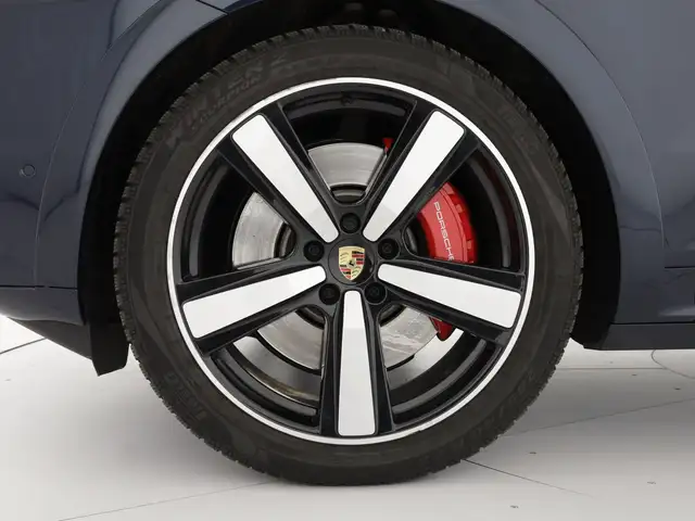 Porsche Cayenne view 6