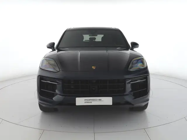 Porsche Cayenne view 3