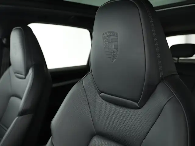 Porsche Cayenne view 10