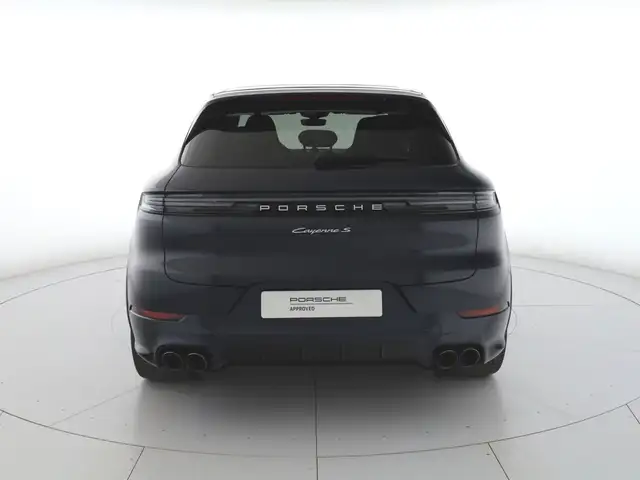Porsche Cayenne view 4