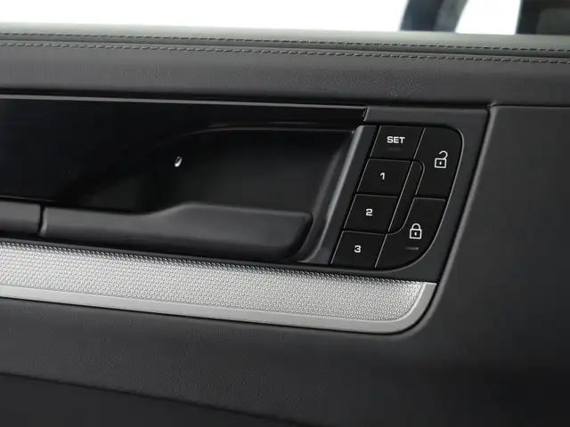 Porsche Cayenne view 11