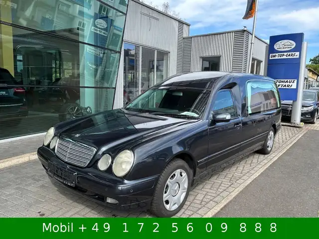 Mercedes-Benz E-Class view 3