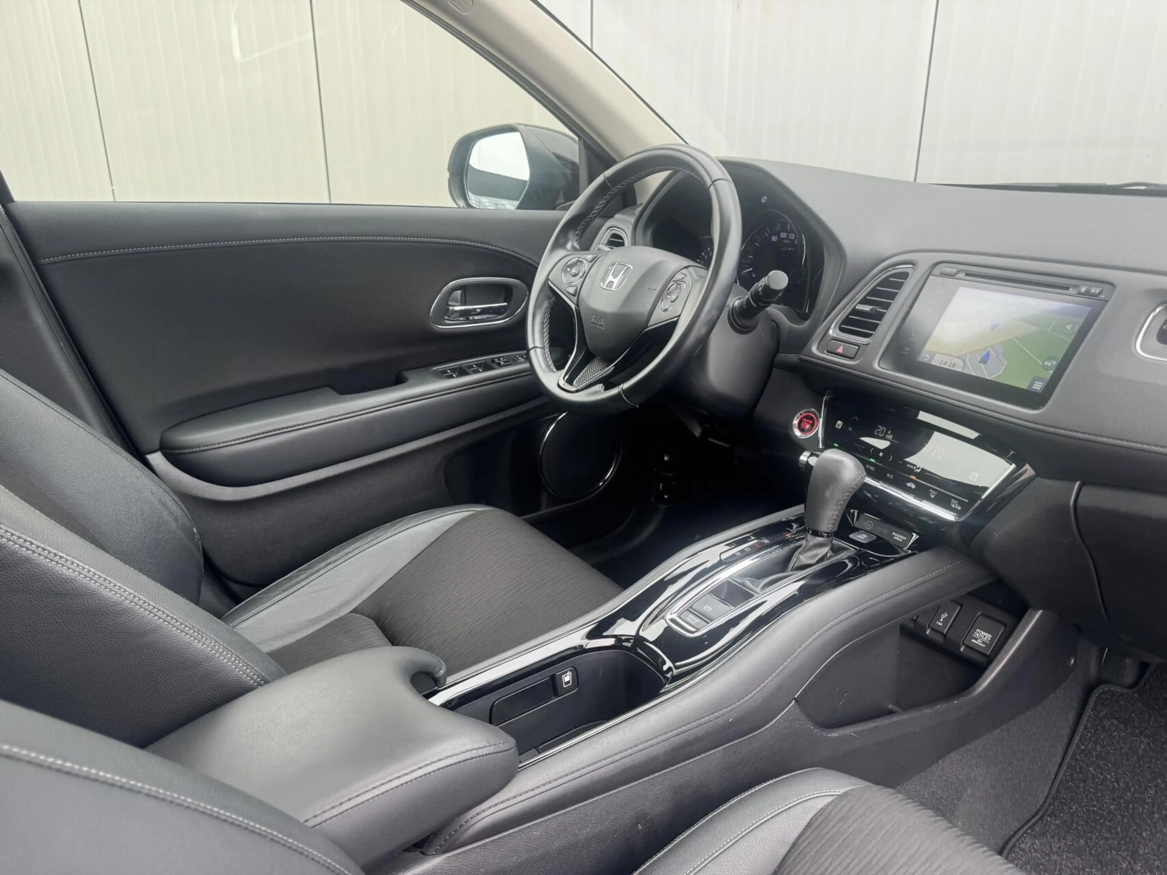 Honda HR-V 1.5 i-VTEC Executive|NL-Auto|Panoramadak|Navi — photo 4