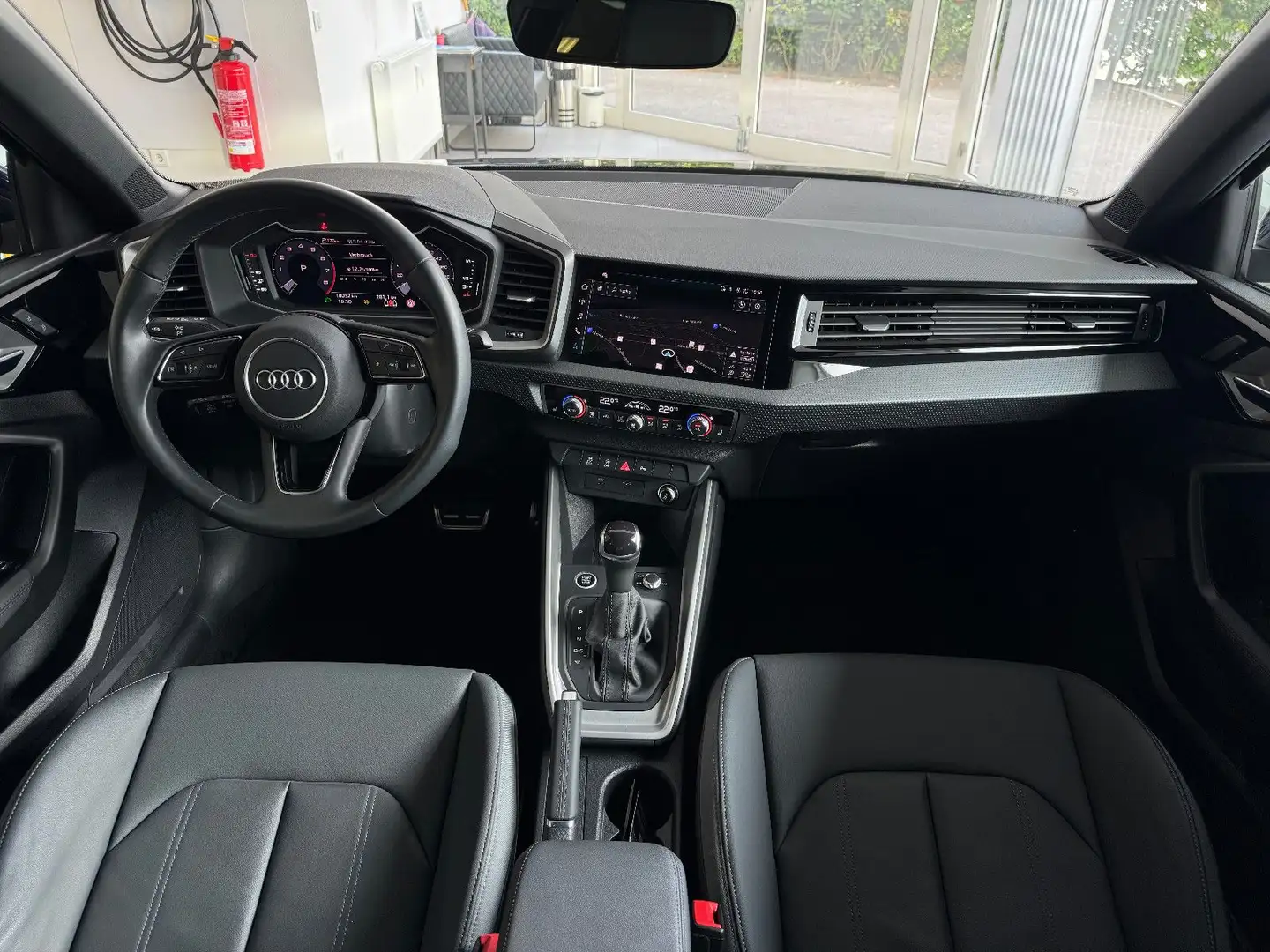 Audi A1 35 TFSI S tronic allstreet Leder Kamera ACC Blauw - 2