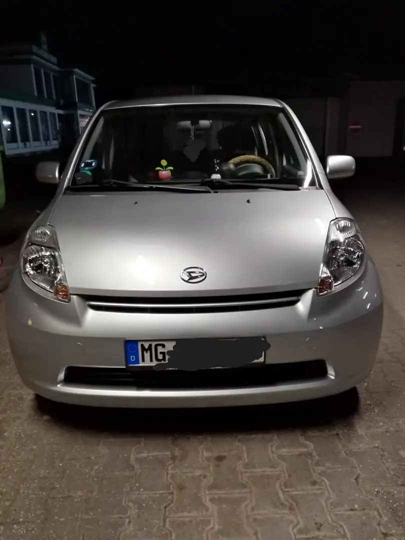 Daihatsu Sirion 1.3*Wenig Km*Viele Neuteile*Zentral+Fernb.*Klima* Silber - 2
