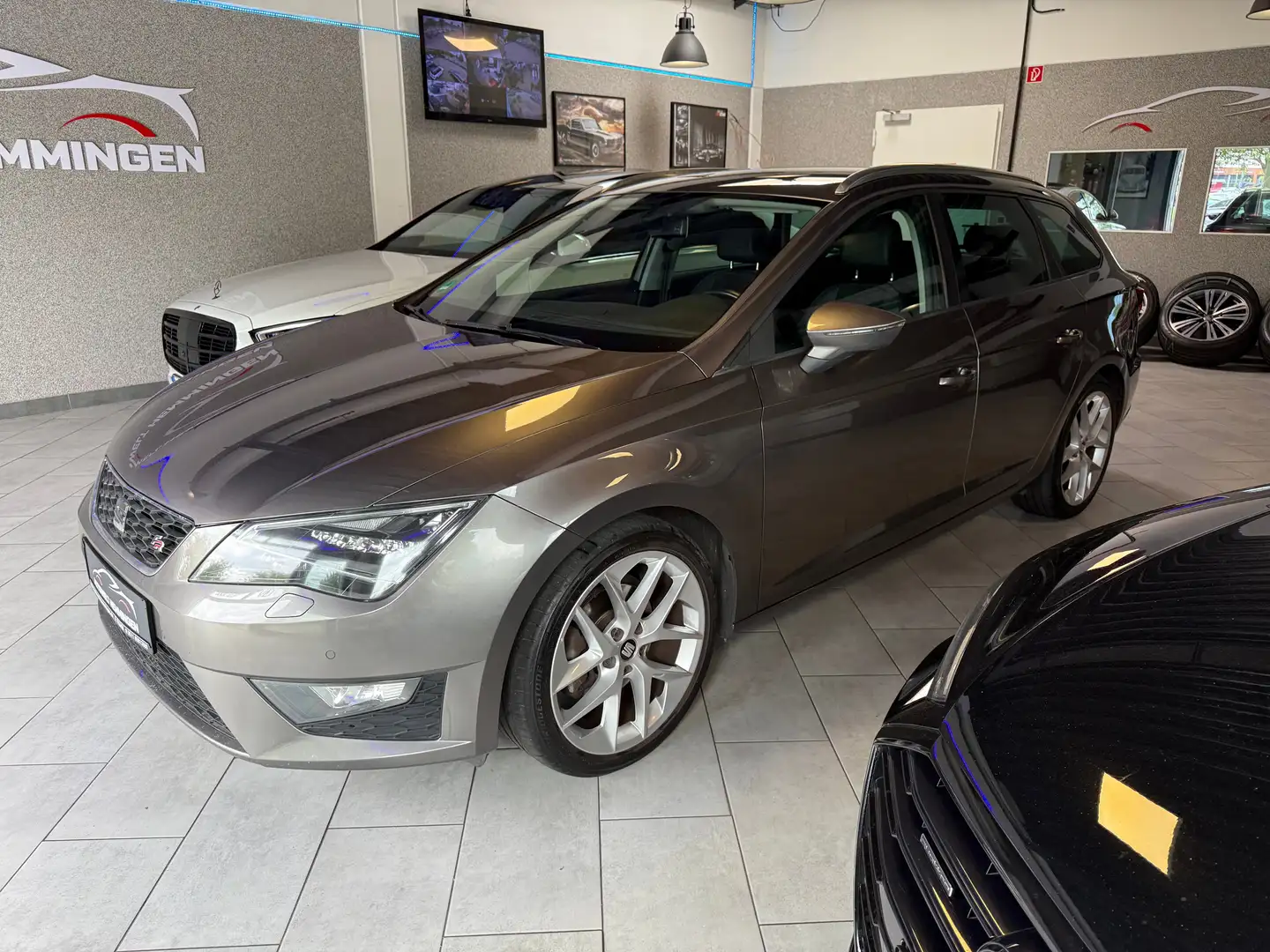 SEAT Leon 1.4 ST FR Kombi*TÜV NEU*12M.Garantie*Finanz.* Gris - 1