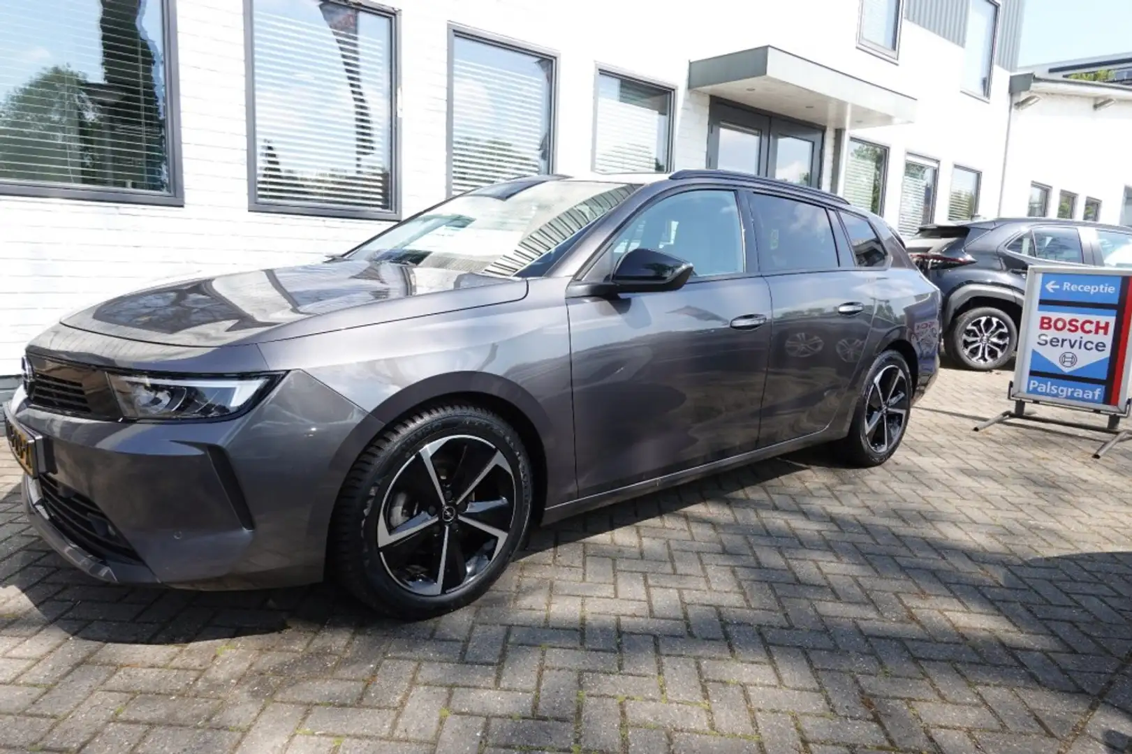 Opel Astra 1.2 LEVEL 3 ZEER Compleet  17 INCH All Wheater Grijs - 1