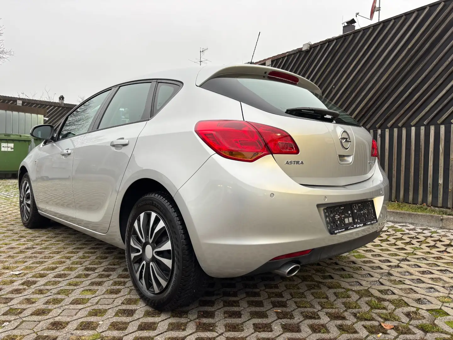 Opel Astra J 1.4 Turbo Edition Silber - 2