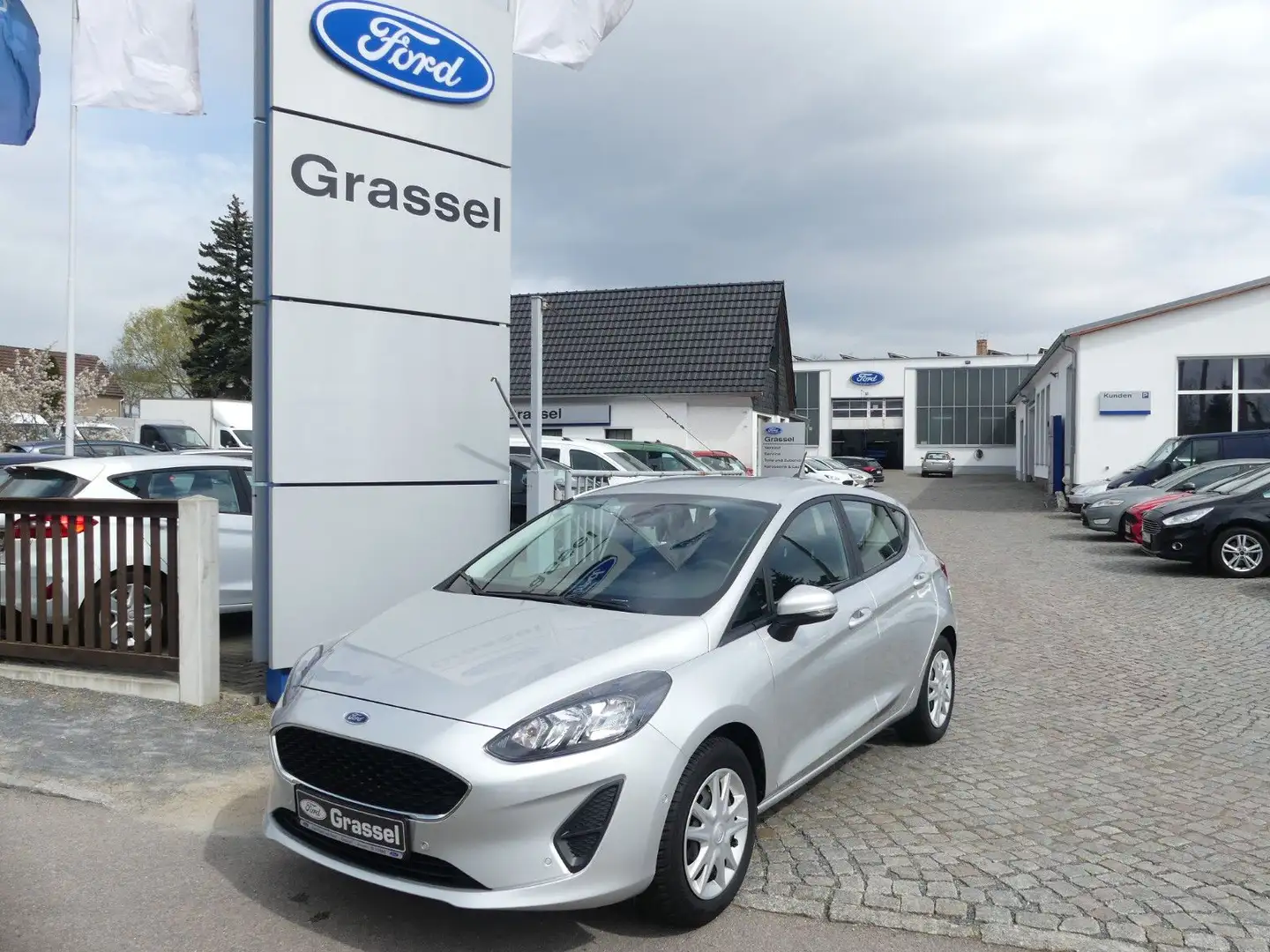 Ford Fiesta Cool & Connect Plateado - 1