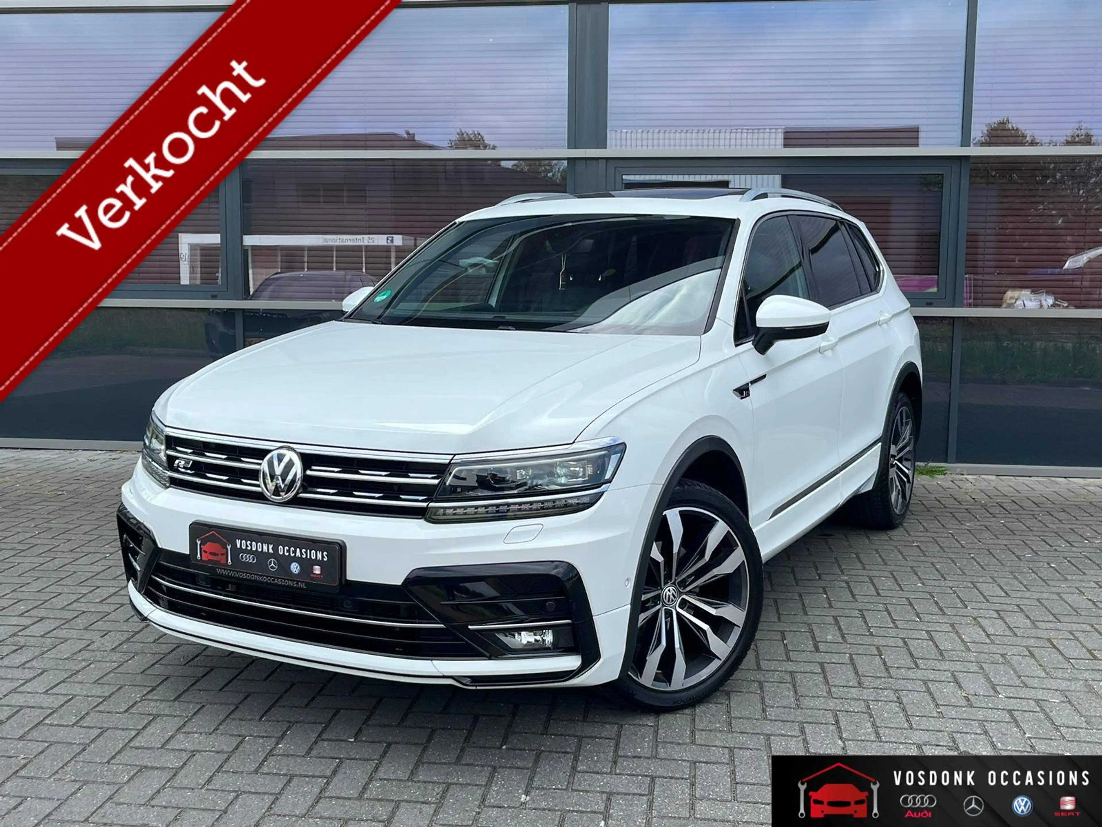Volkswagen Tiguan Allspace 1.5 TSI ACT R-line Trekhaak Pano DSG camera Dodeho