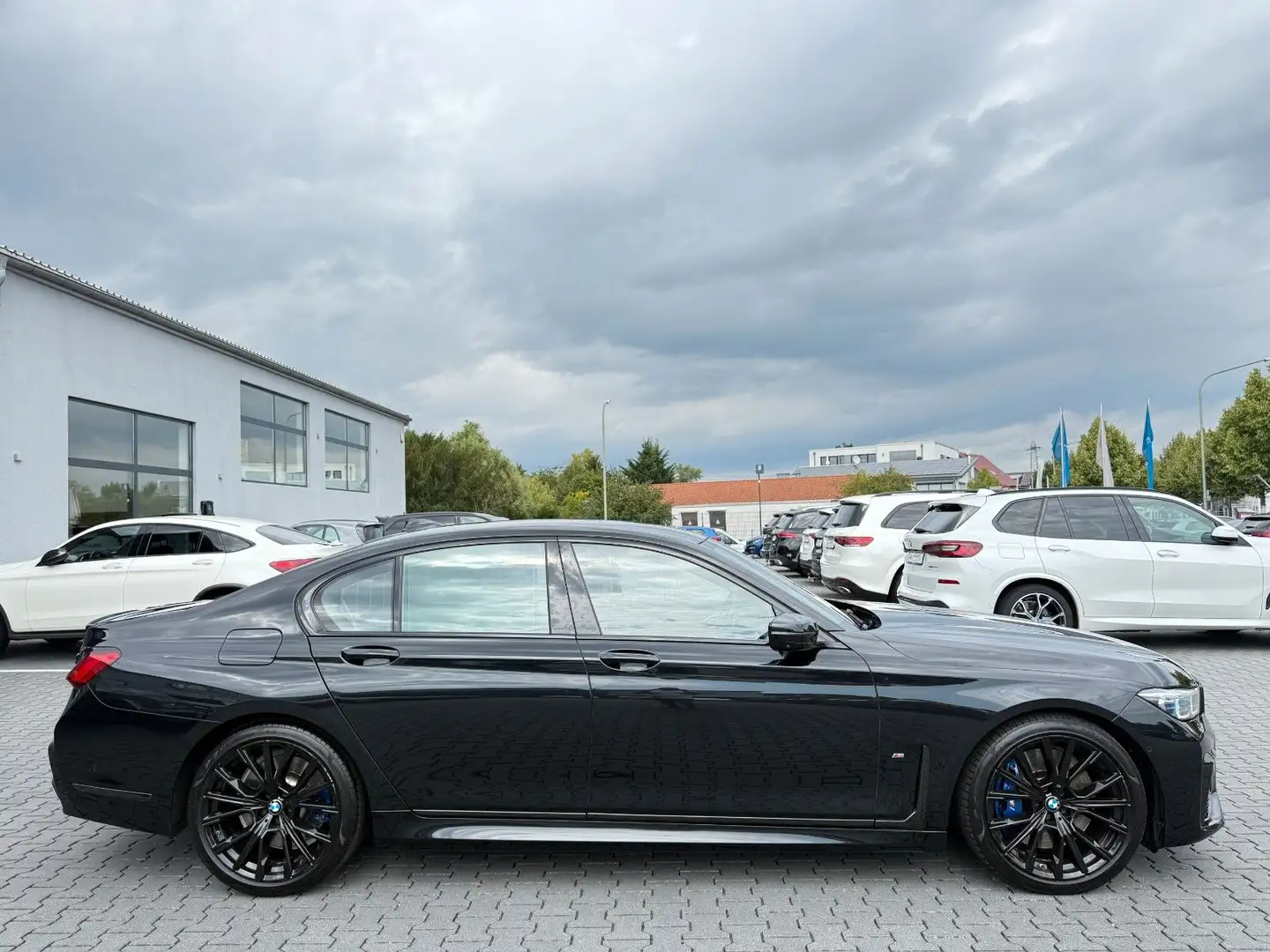 BMW 740 xd*MSPORT*INDIVIDUAL*360*B&W*HUD*ACC*LASER* Schwarz - 1