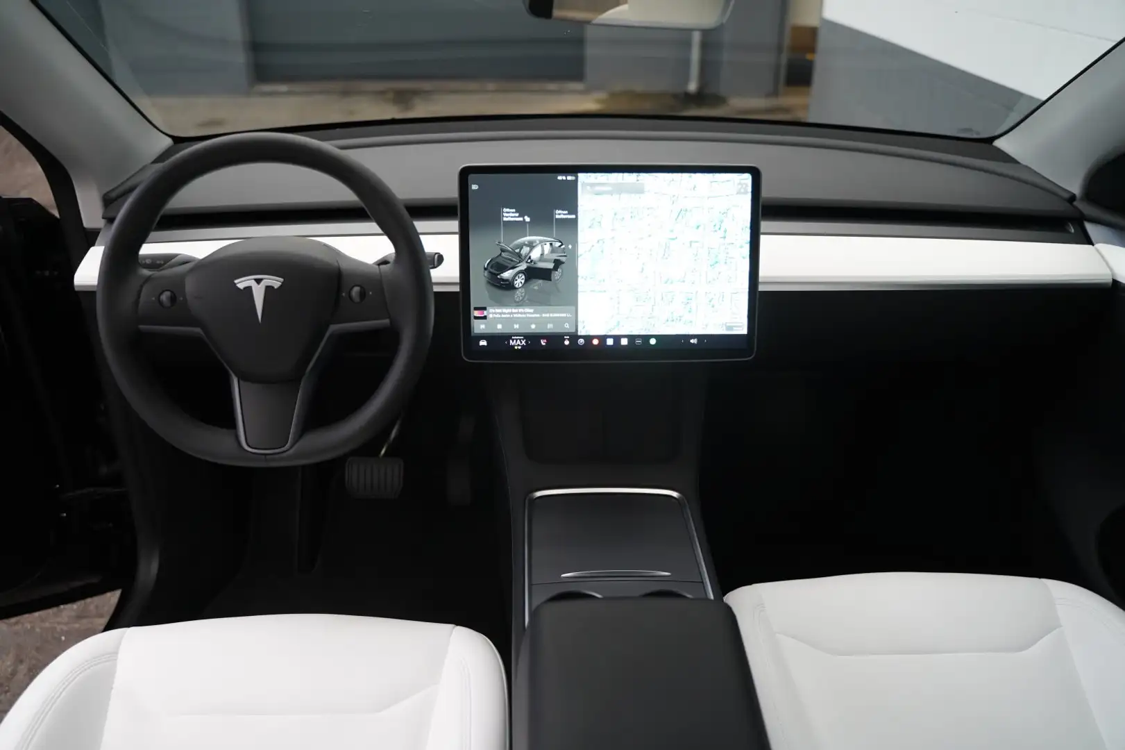 Tesla Model Y Model Y Standard Range RWD *innen weiß*unfallfrei Schwarz - 2