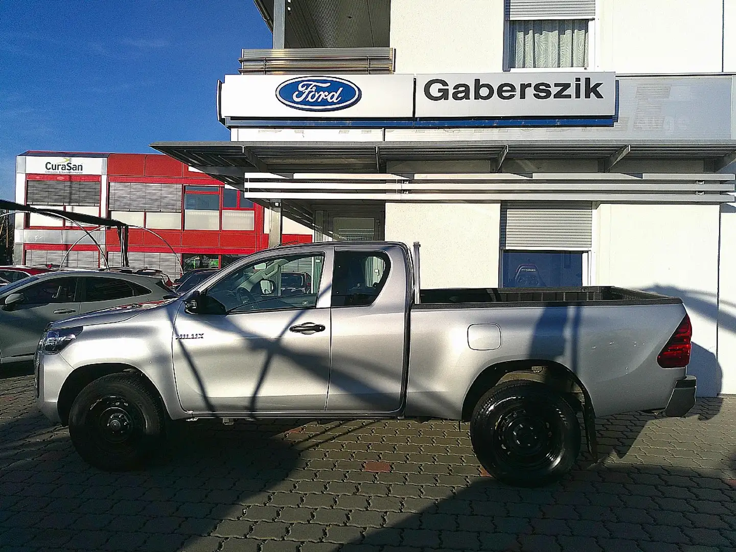Toyota Hilux X-tra Cab Country 4WD 2,4 D-4D Grau - 2