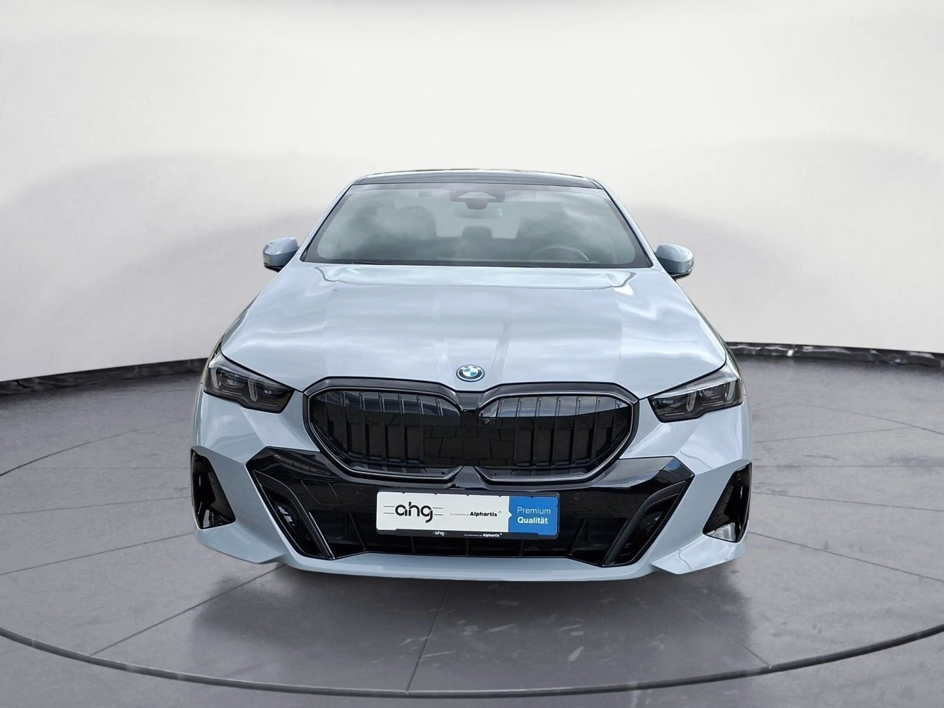 BMW 550 e xDrive M Sportpaket Panorama Komfortzugang — photo 9