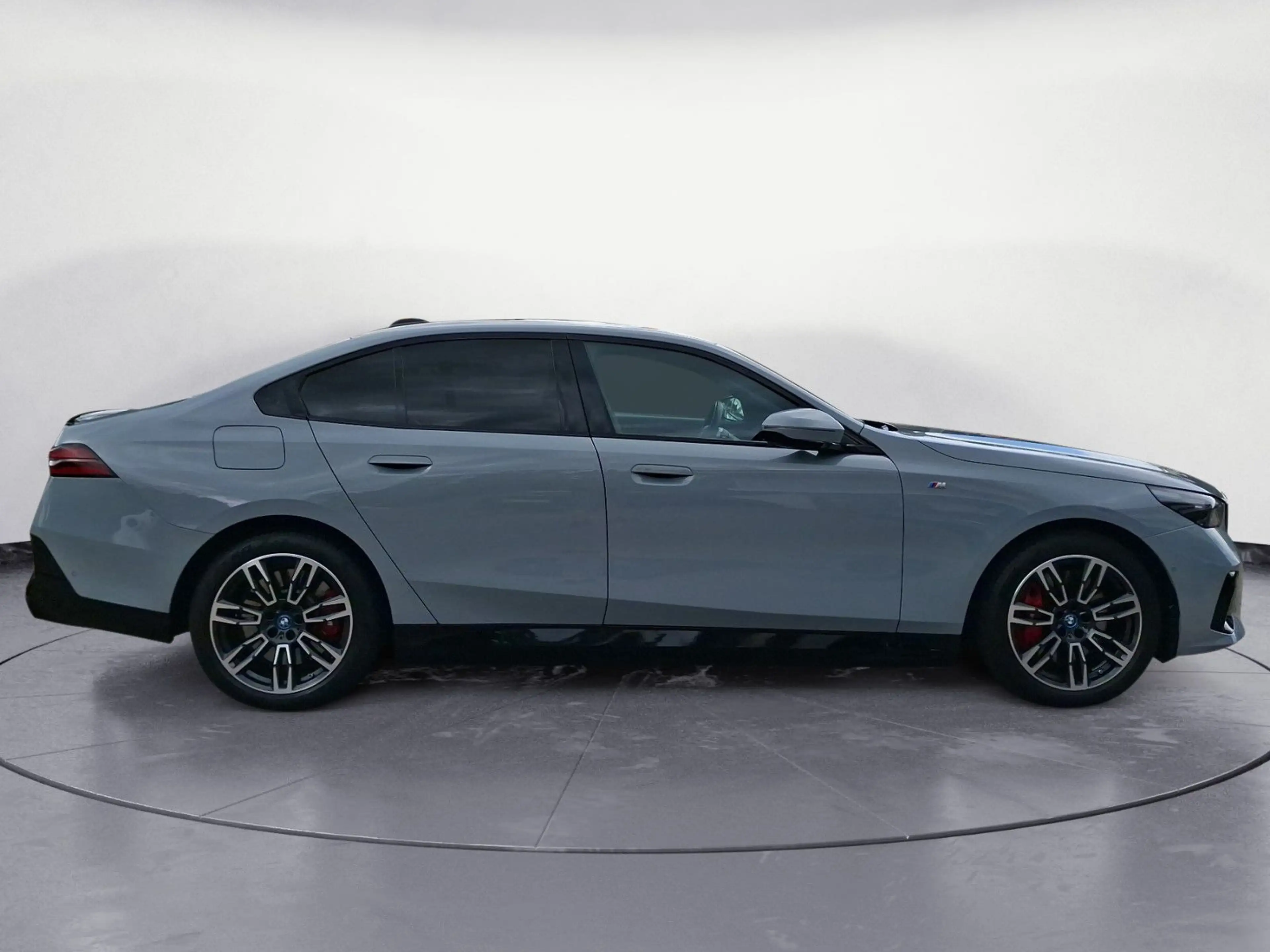 BMW 550 e xDrive M Sportpaket Panorama Komfortzugang — photo 7