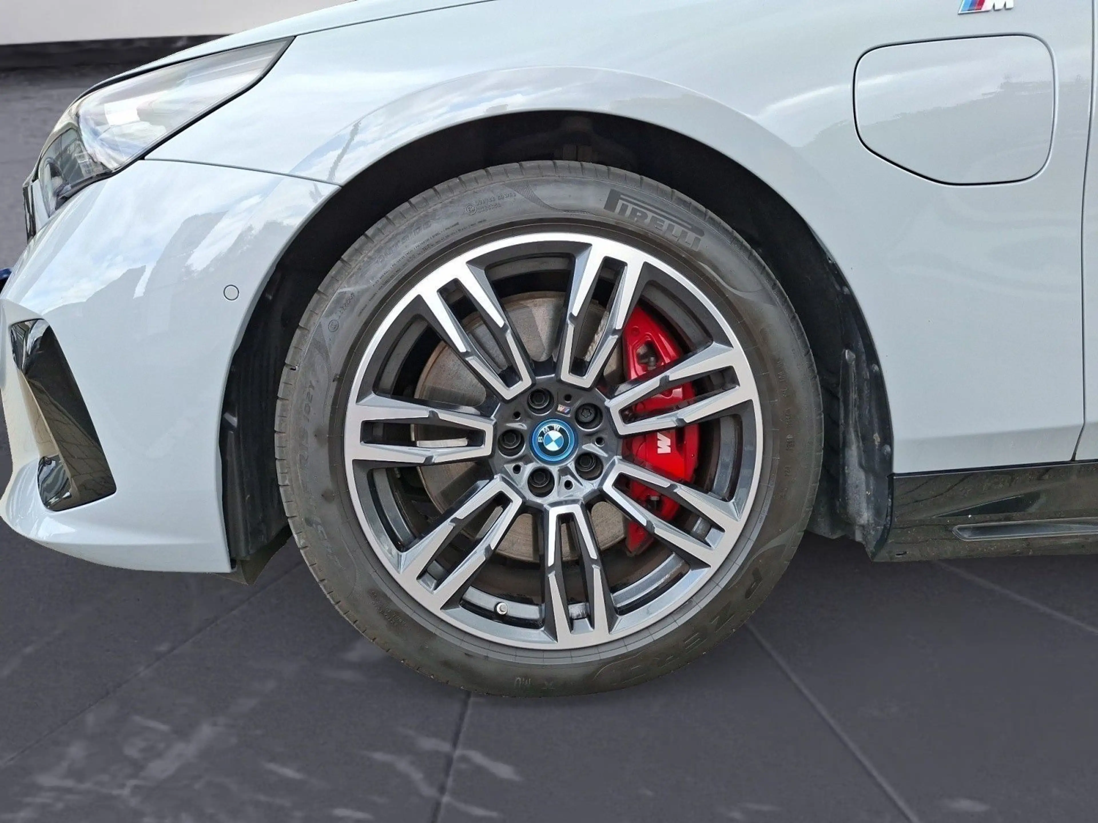 BMW 550 e xDrive M Sportpaket Panorama Komfortzugang — photo 8