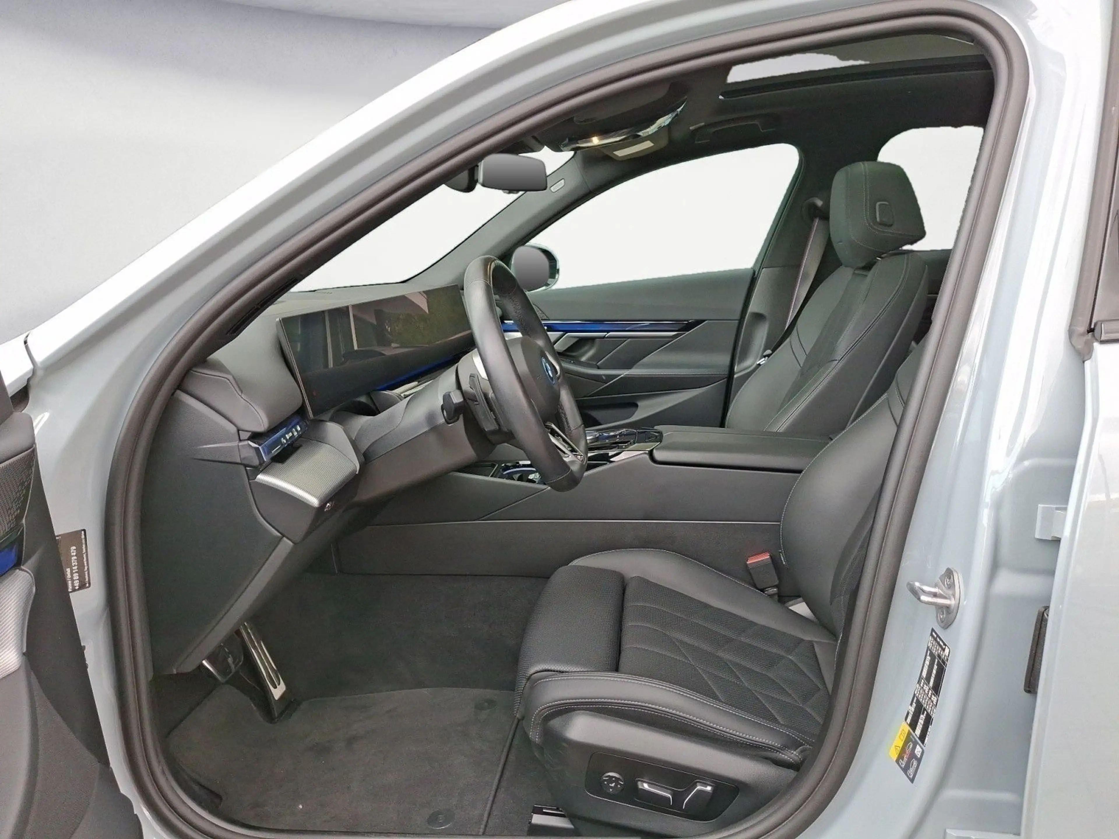 BMW 550 e xDrive M Sportpaket Panorama Komfortzugang — photo 11