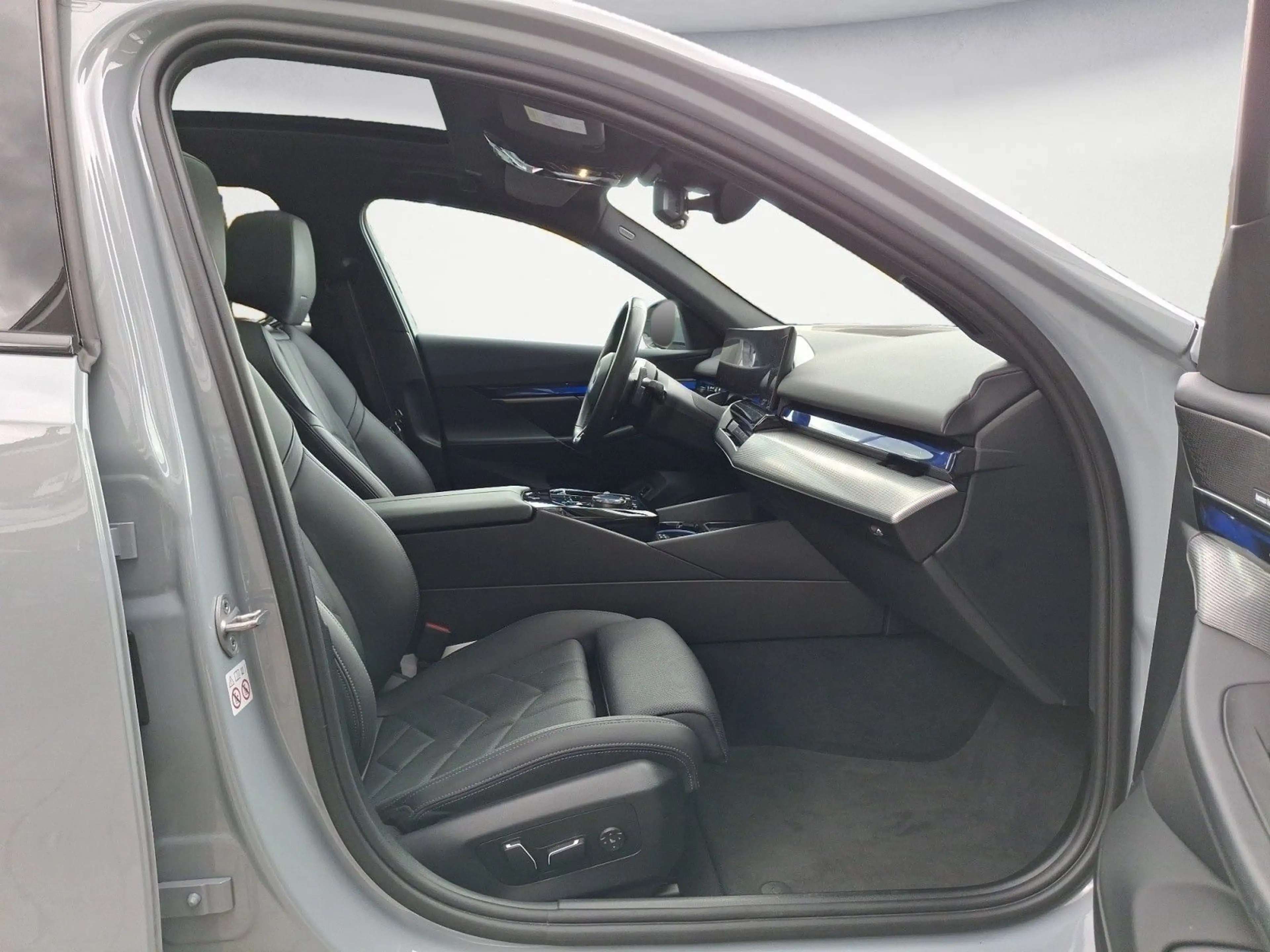 BMW 550 e xDrive M Sportpaket Panorama Komfortzugang — photo 14