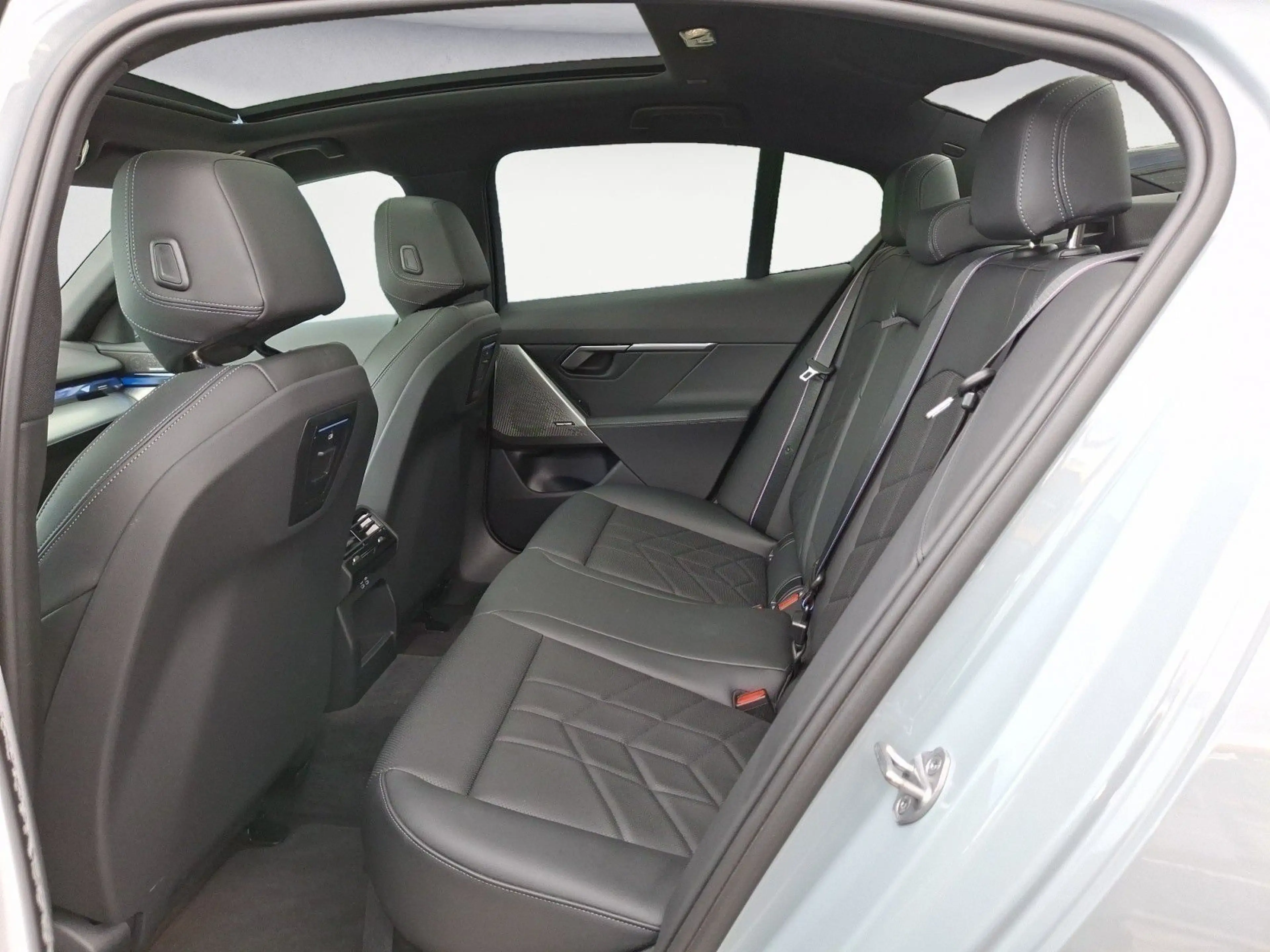 BMW 550 e xDrive M Sportpaket Panorama Komfortzugang — photo 15