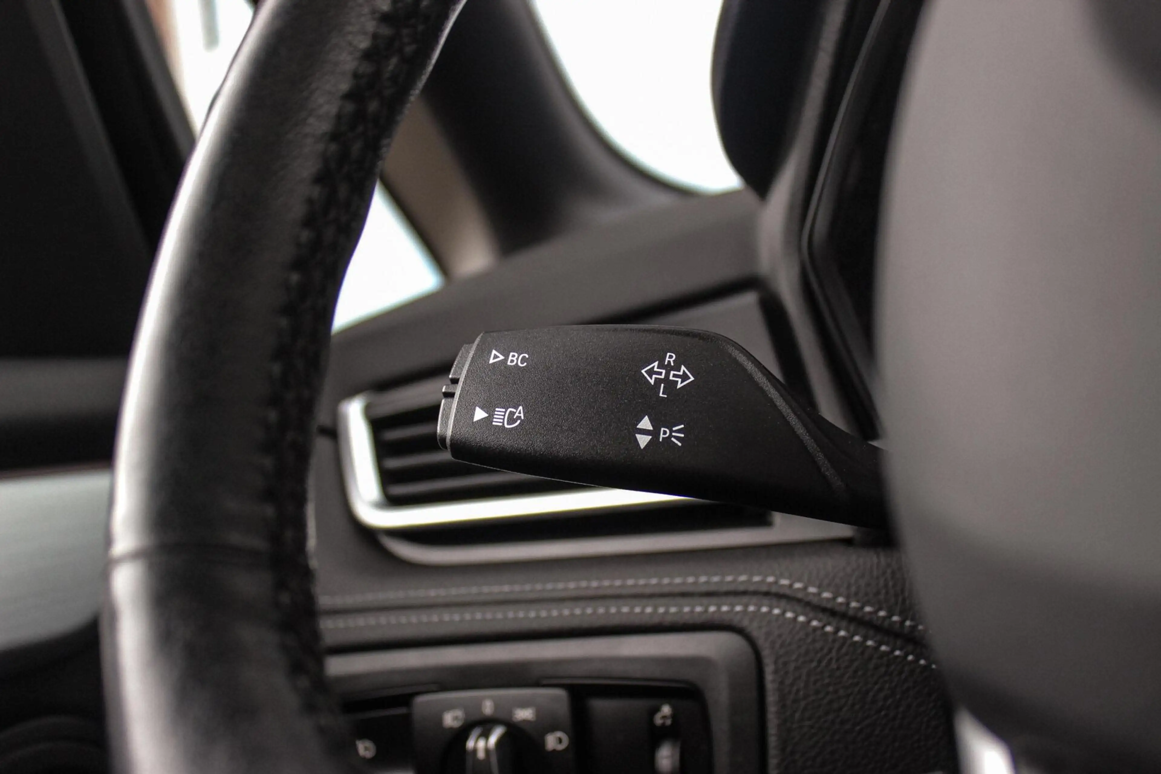 BMW 225 2-serie Active Tourer 225xe Luxury | Driving Assis — photo 22