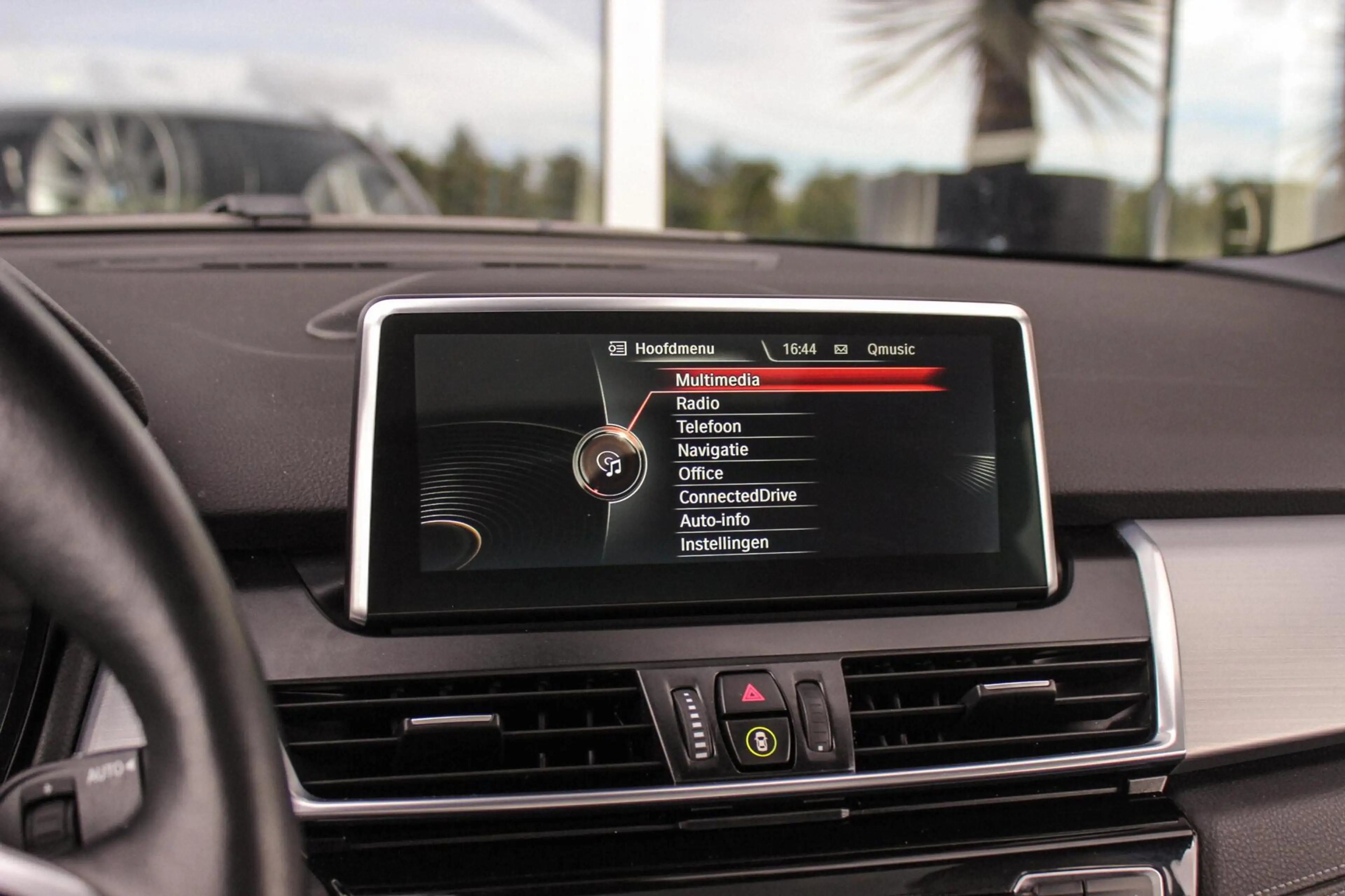 BMW 225 2-serie Active Tourer 225xe Luxury | Driving Assis — photo 25