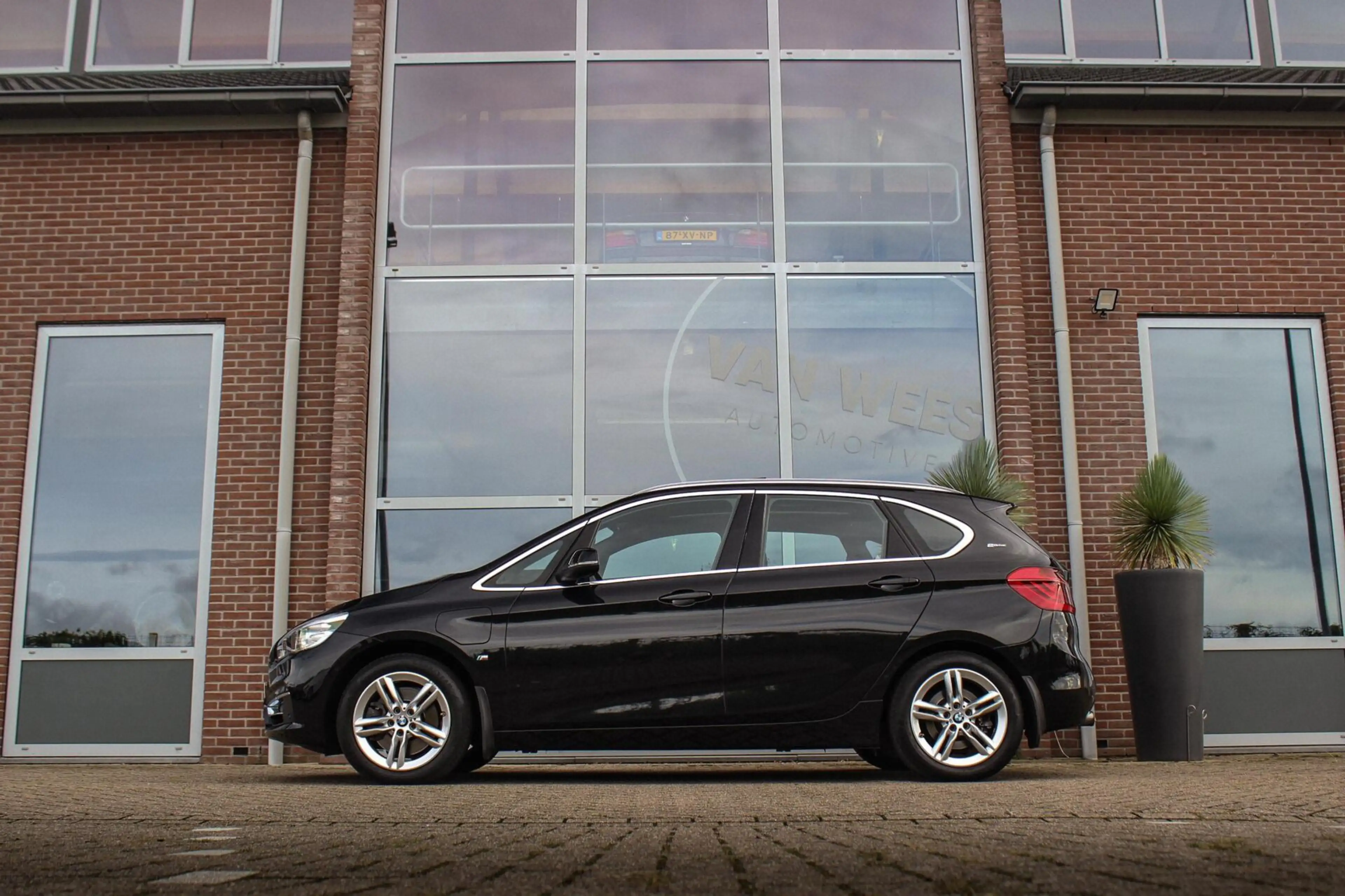 BMW 225 2-serie Active Tourer 225xe Luxury | Driving Assis — photo 6