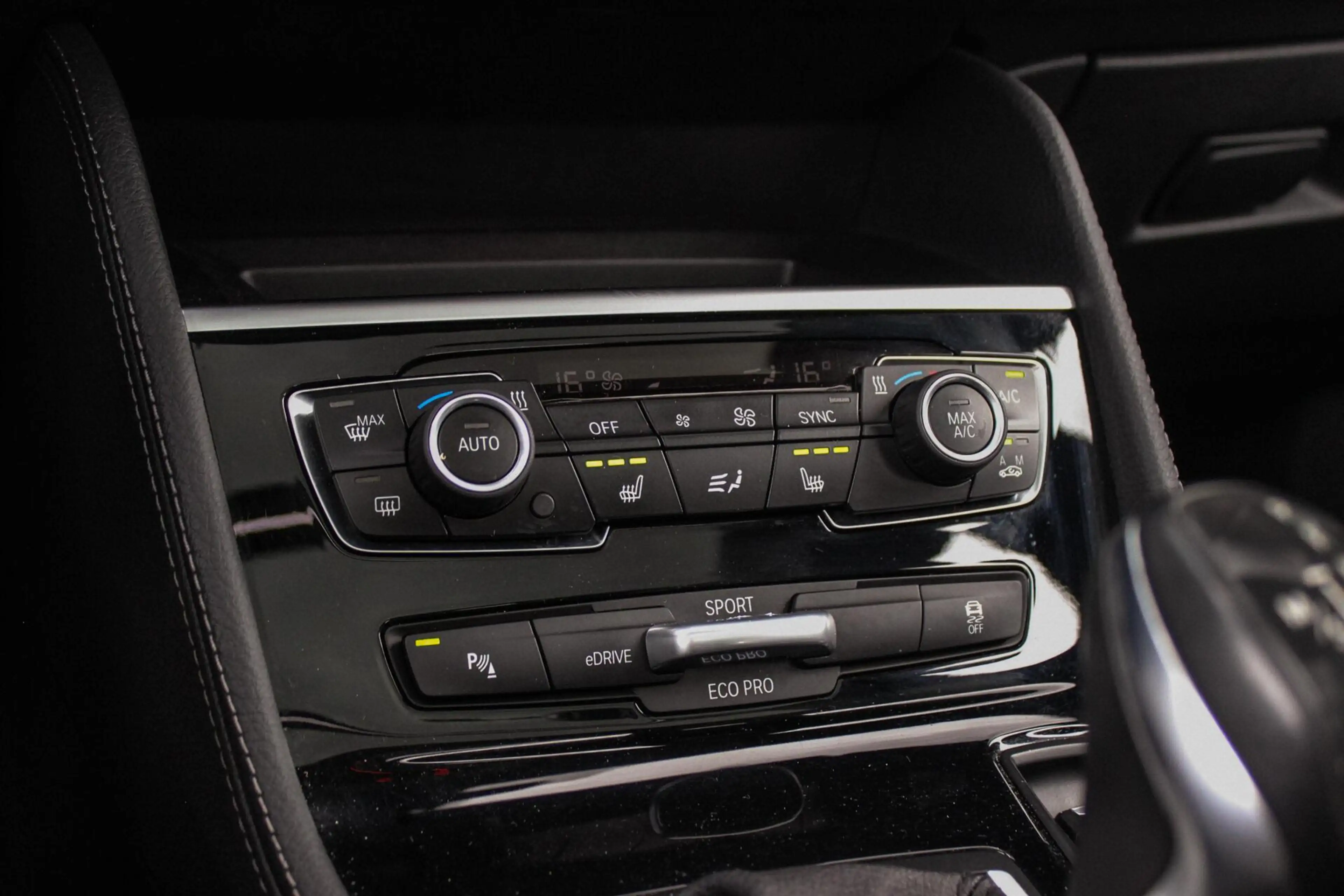 BMW 225 2-serie Active Tourer 225xe Luxury | Driving Assis — photo 32