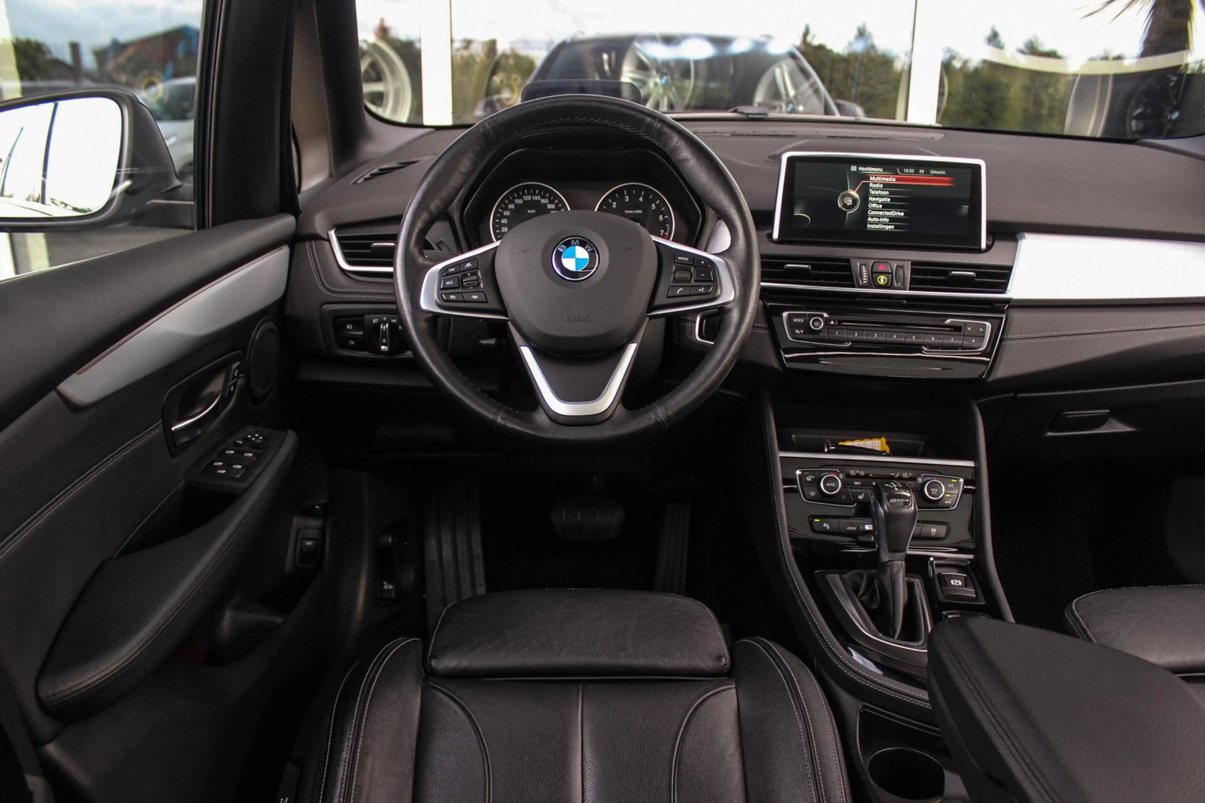 BMW 225 2-serie Active Tourer 225xe Luxury | Driving Assis — photo 11