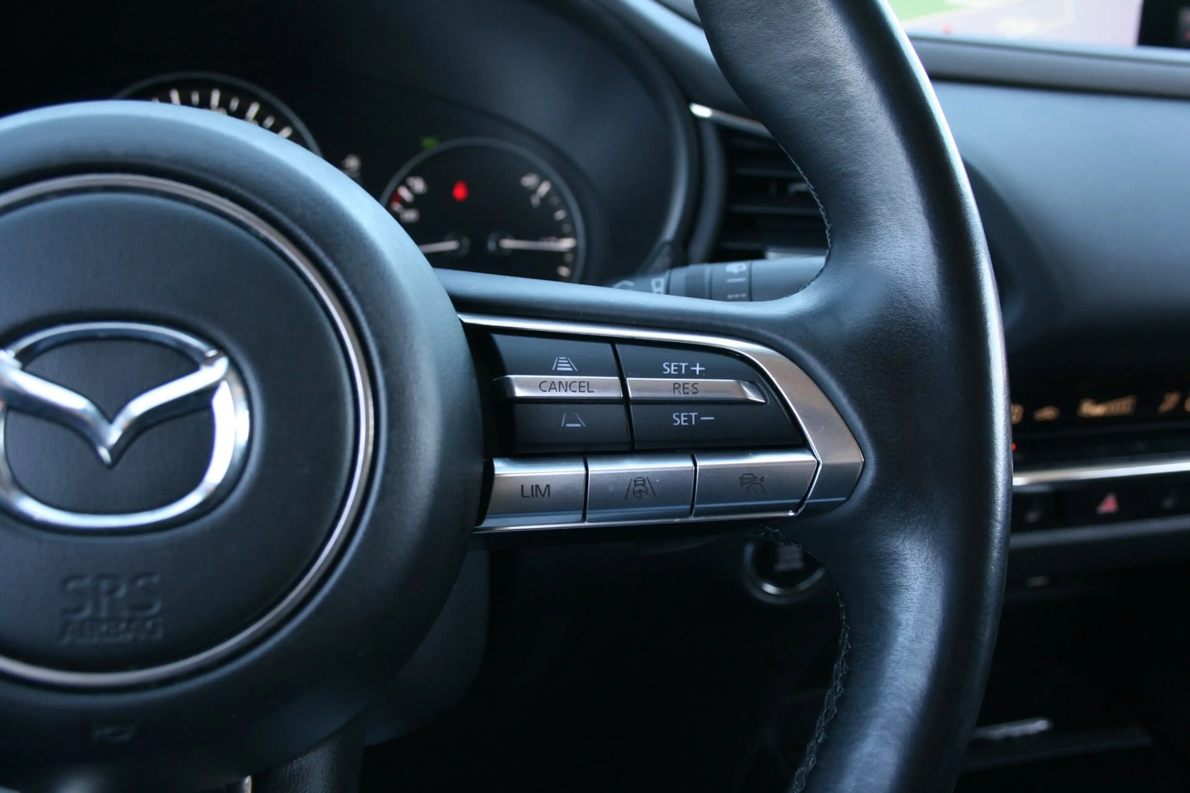 Mazda CX-30 2.0 e-SkyActiv-X M Hybrid Luxury — photo 12