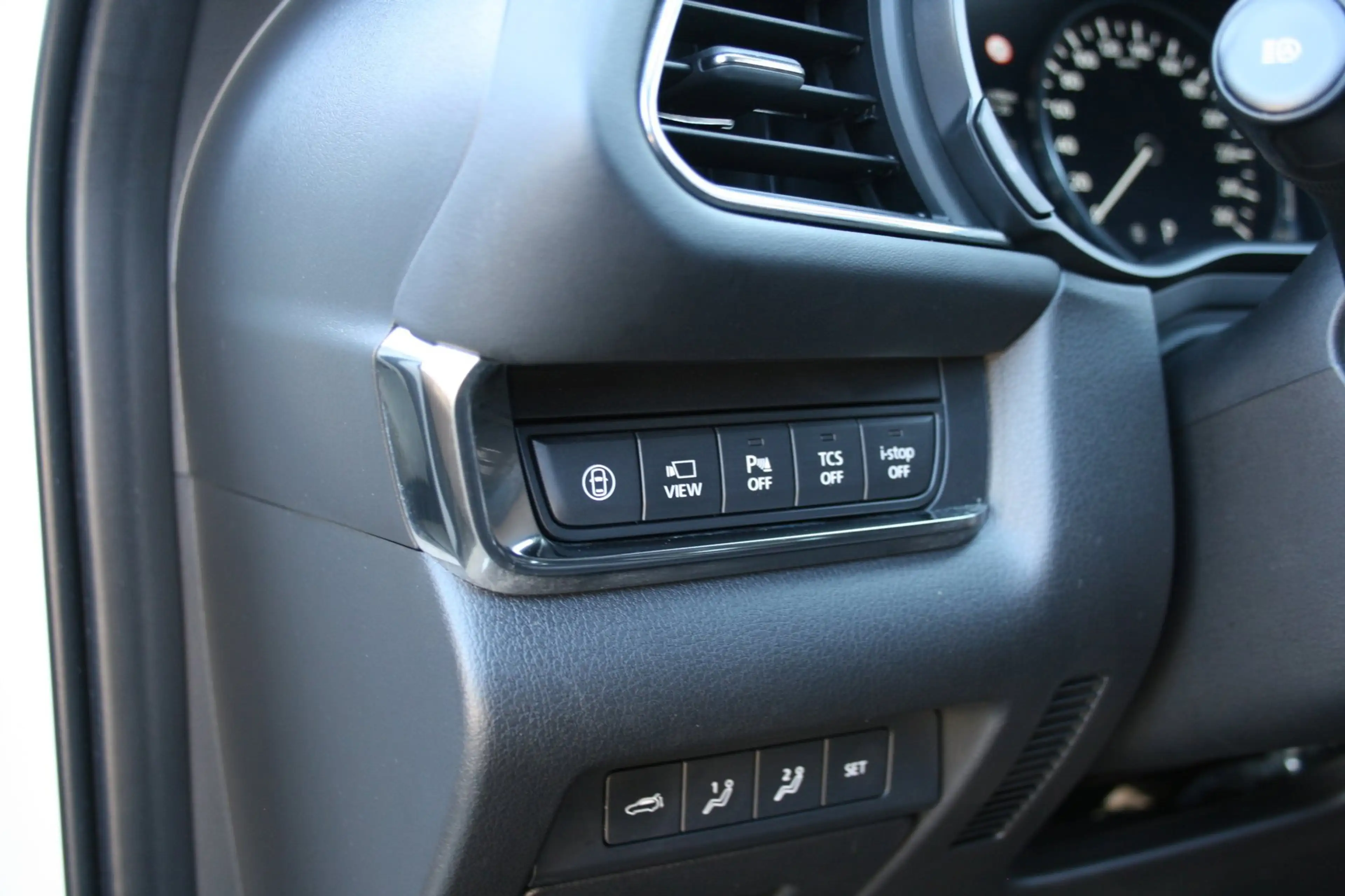 Mazda CX-30 2.0 e-SkyActiv-X M Hybrid Luxury — photo 32