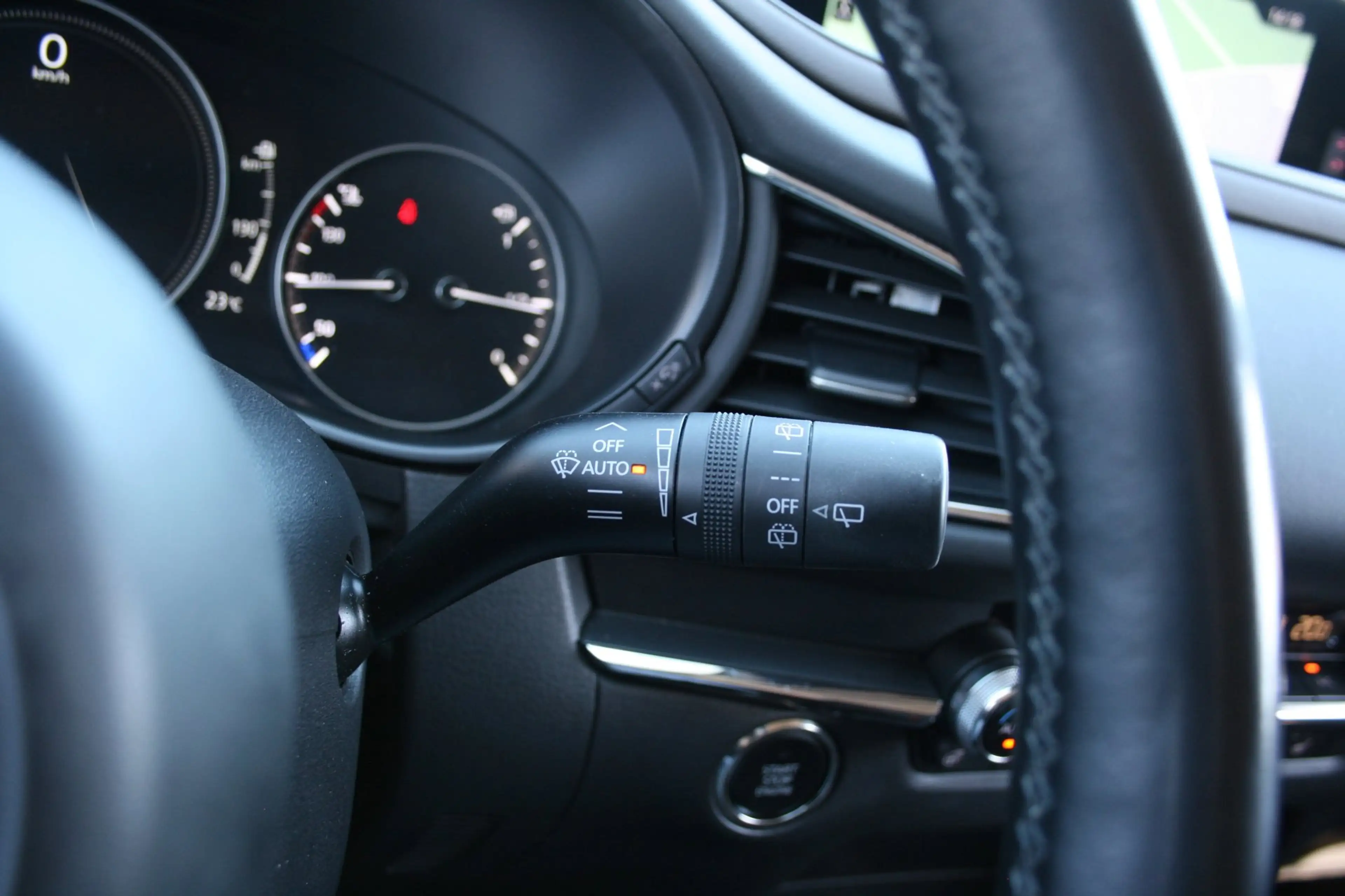 Mazda CX-30 2.0 e-SkyActiv-X M Hybrid Luxury — photo 35