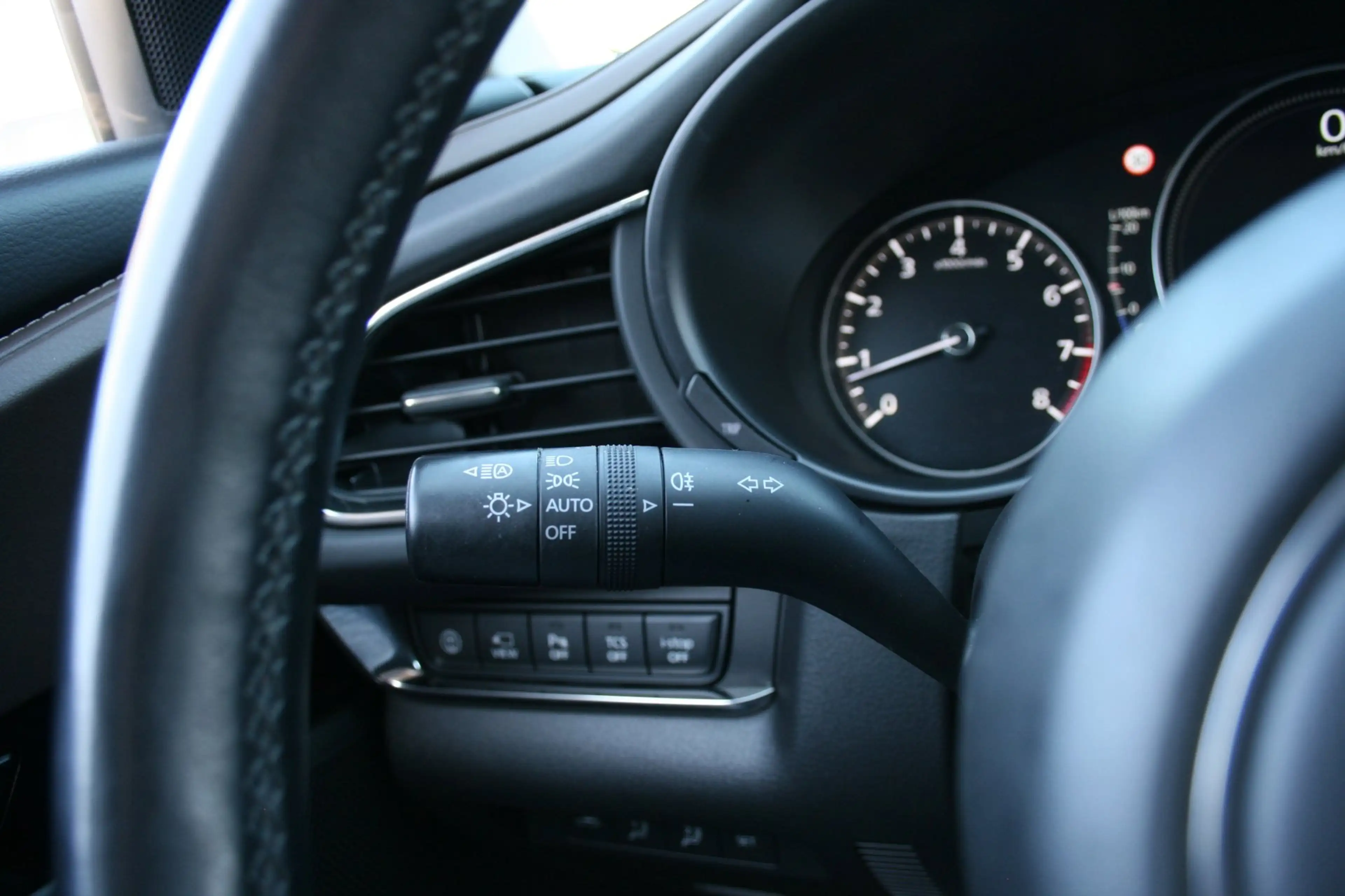 Mazda CX-30 2.0 e-SkyActiv-X M Hybrid Luxury — photo 34