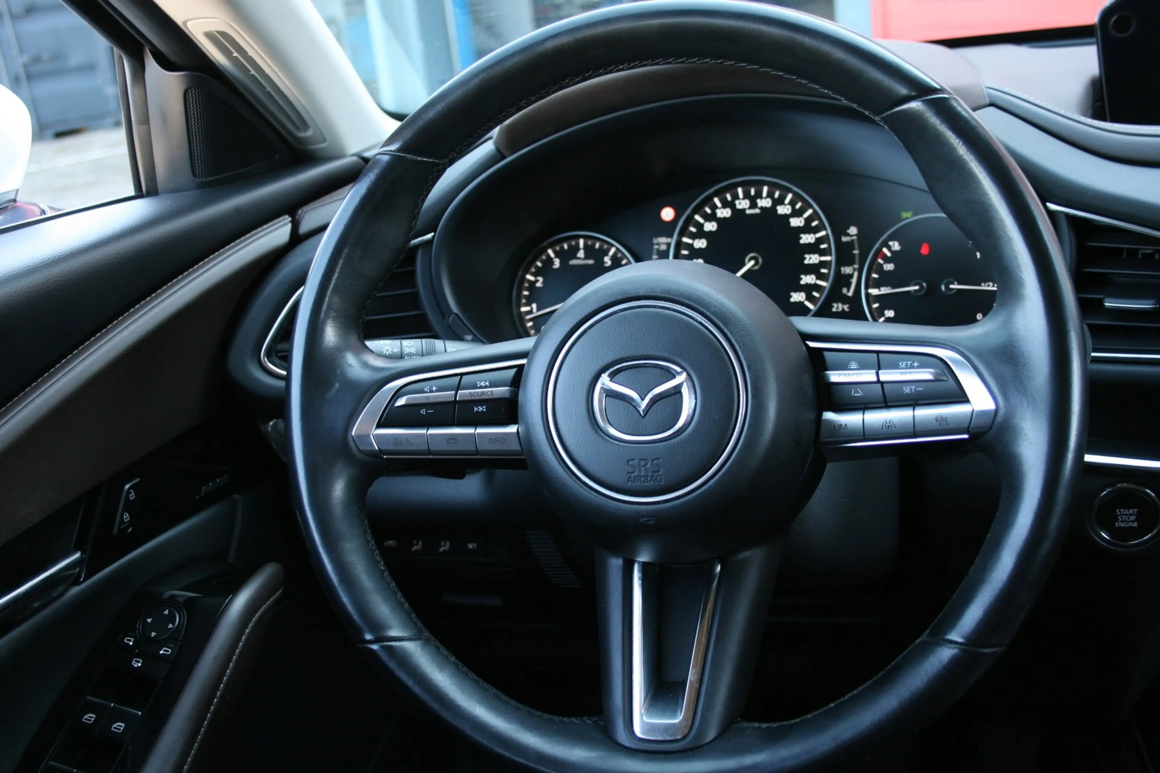 Mazda CX-30 2.0 e-SkyActiv-X M Hybrid Luxury — photo 11