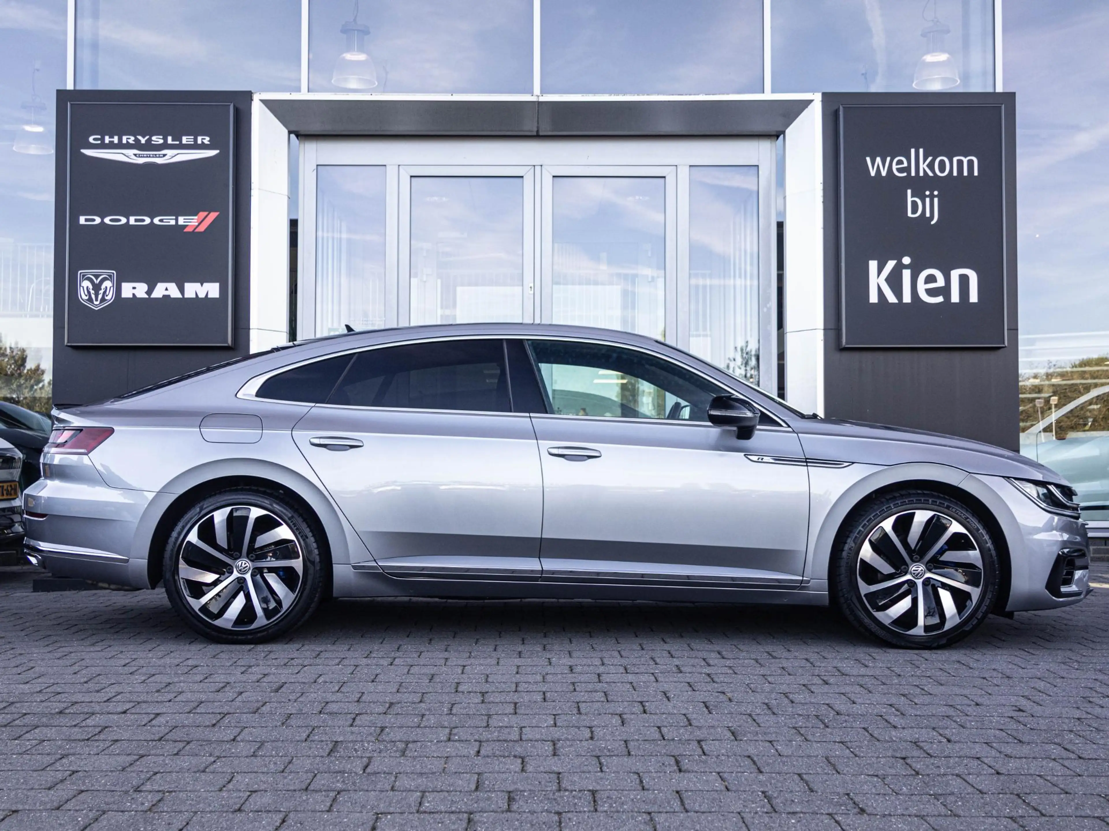 Volkswagen Arteon 1.5 TSI R Line | Pano | Full LED | Keyless Entry | — photo 4