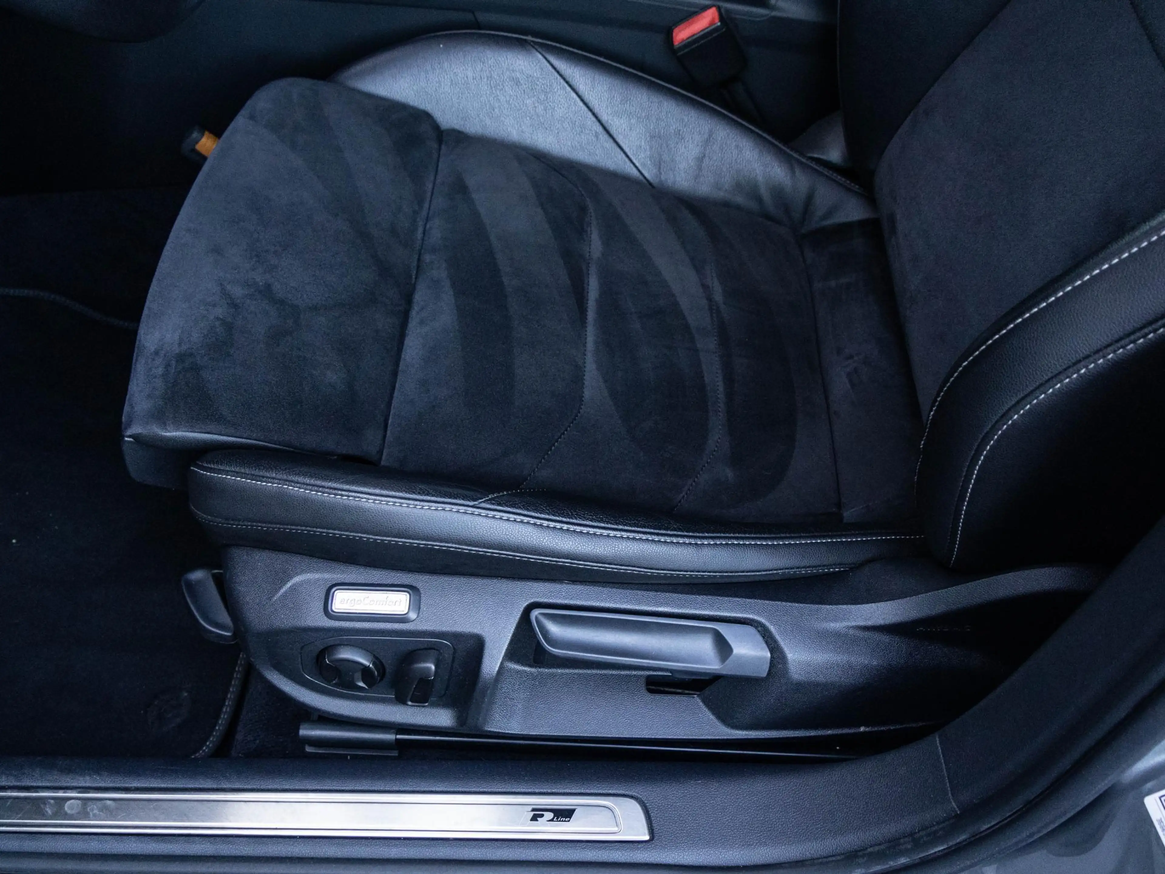 Volkswagen Arteon 1.5 TSI R Line | Pano | Full LED | Keyless Entry | — photo 44