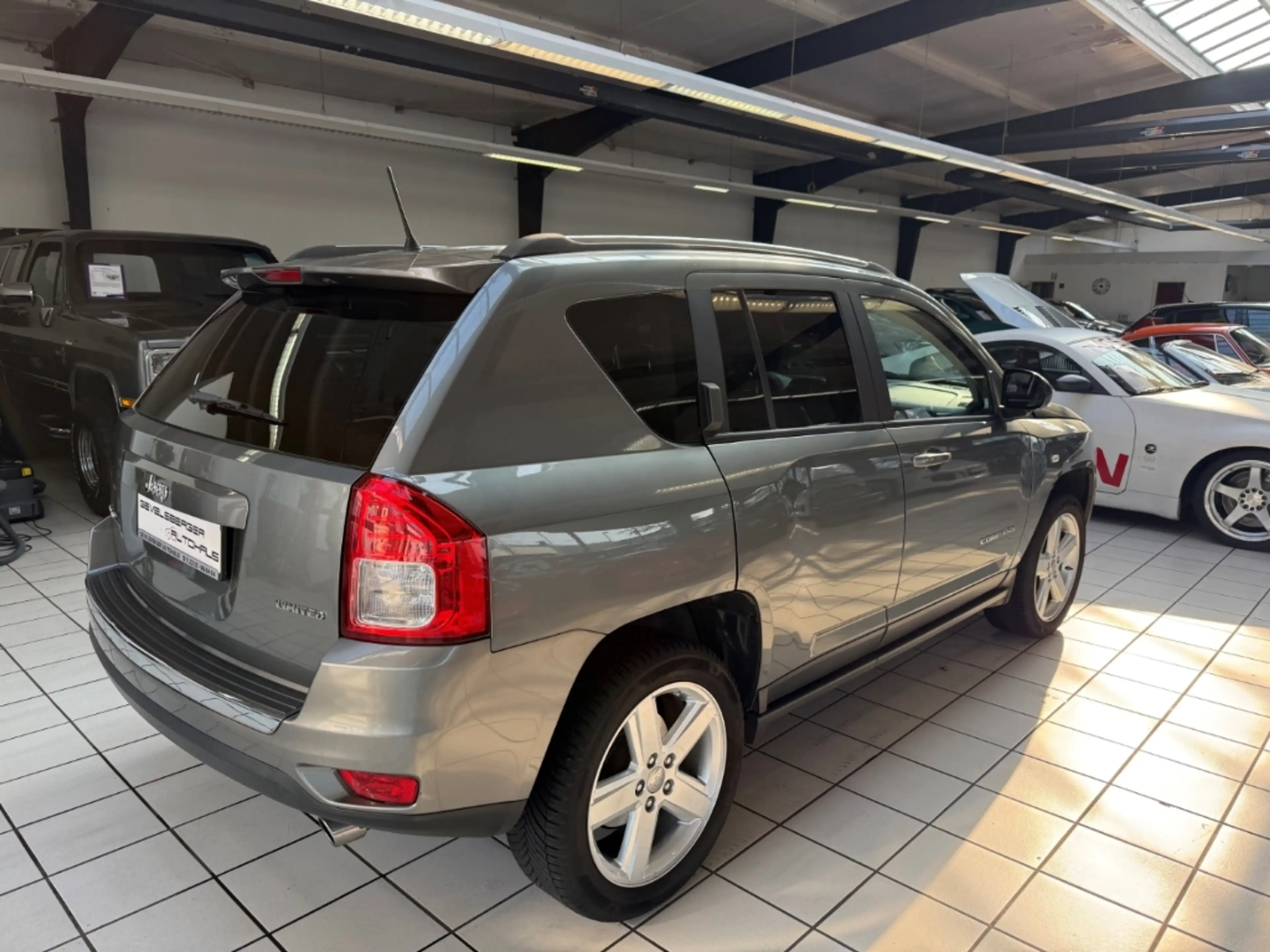 Jeep Compass Limited 4x2 Leder Klima TÜV neu — photo 6