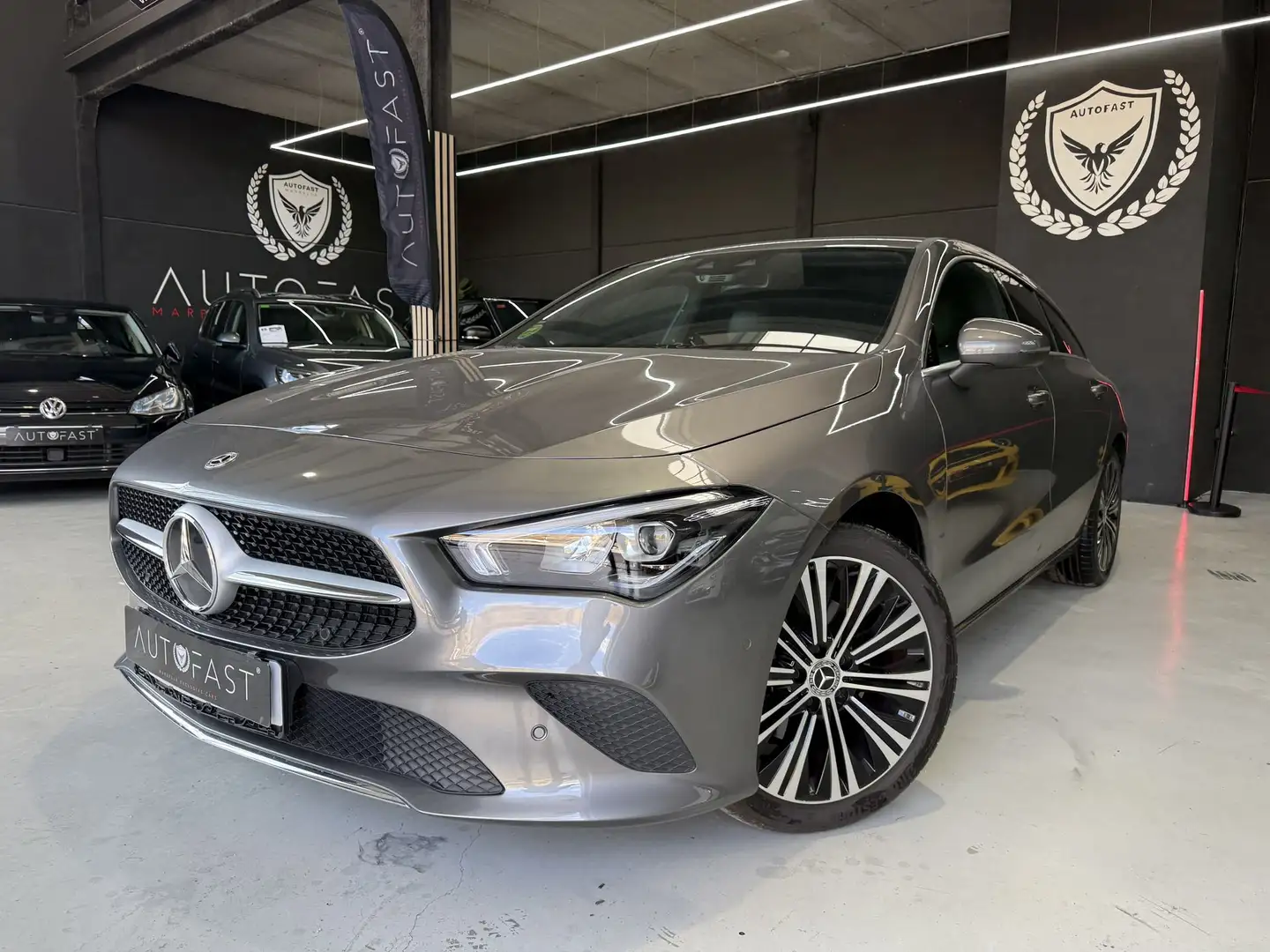 Mercedes-Benz CLA 200 Shooting Brake 200d 8G-DCT Gris - 1