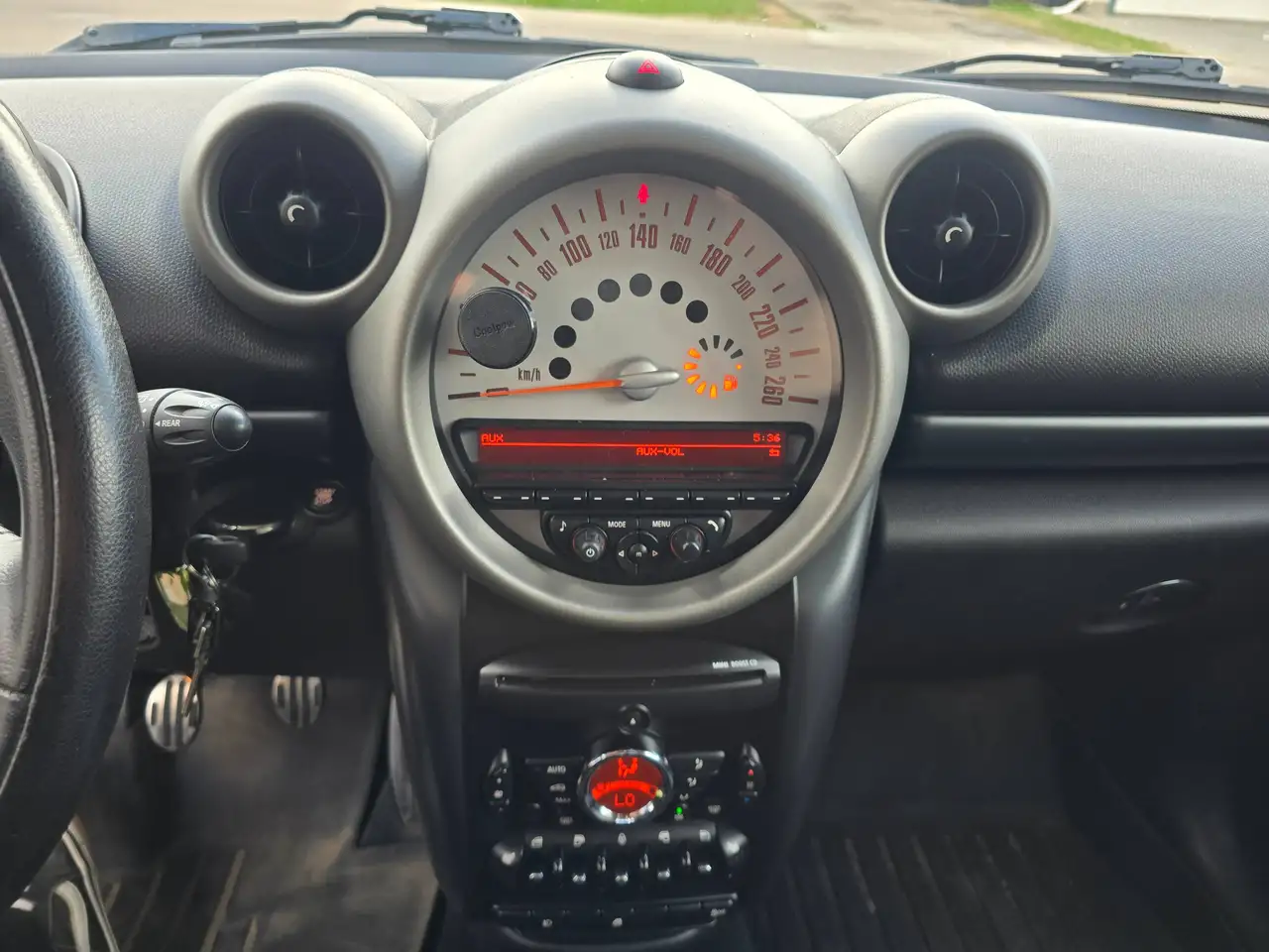 MINI Cooper Countryman снимка MINI Cooper Countryman