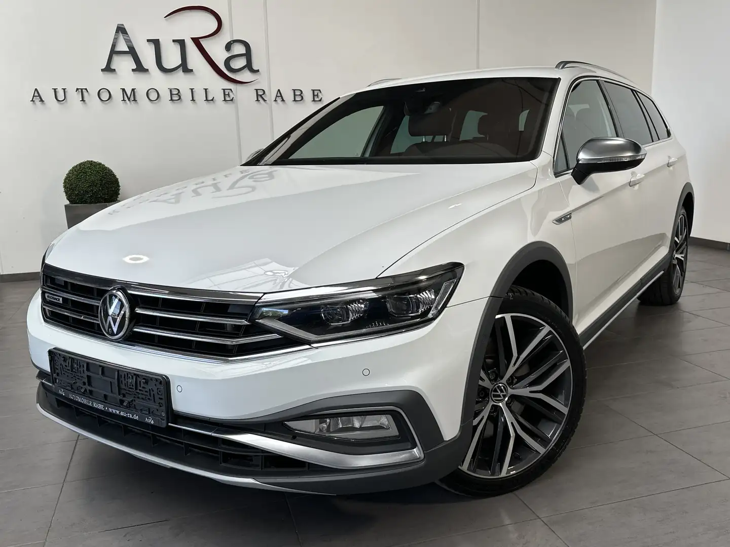 Volkswagen Passat Alltrack 2.0 TSI 4M NAV+LED+AHK+VCOCK+360 Weiß - 1