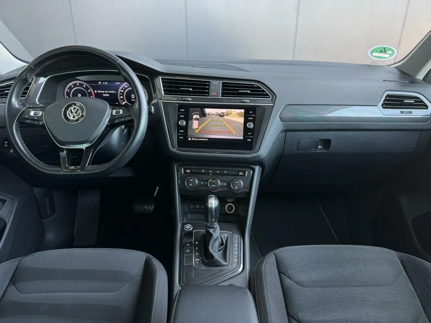 Volkswagen Tiguan 1.4 TSI R Line AUTOMAAT*PANO*ELEK. HAAK*CAMERA Grijs - 2