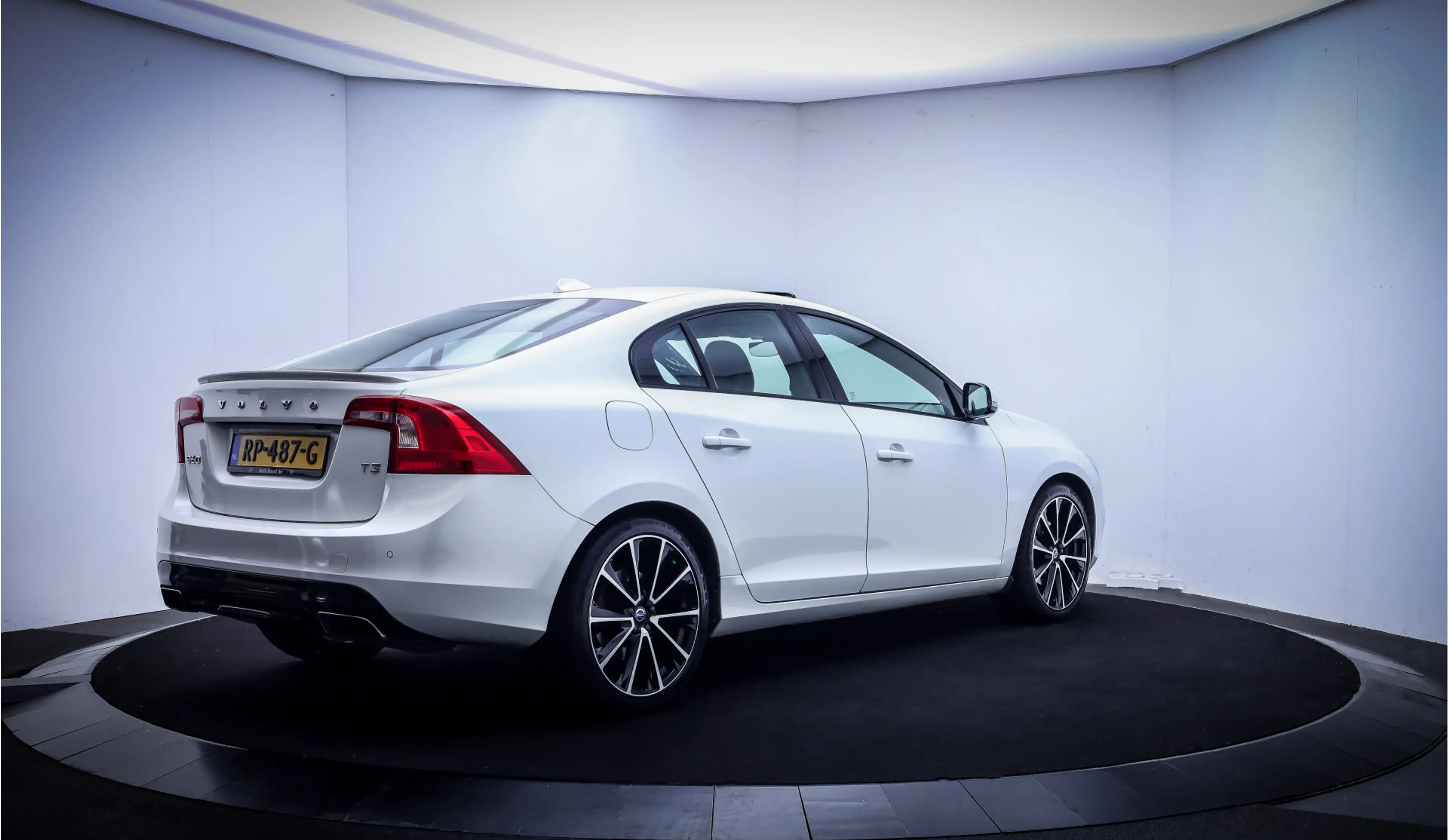 Volvo S60 T3 Aut. Polar+ Dynamic SCHUIFDAK | CAMERA | STOELV — photo 5