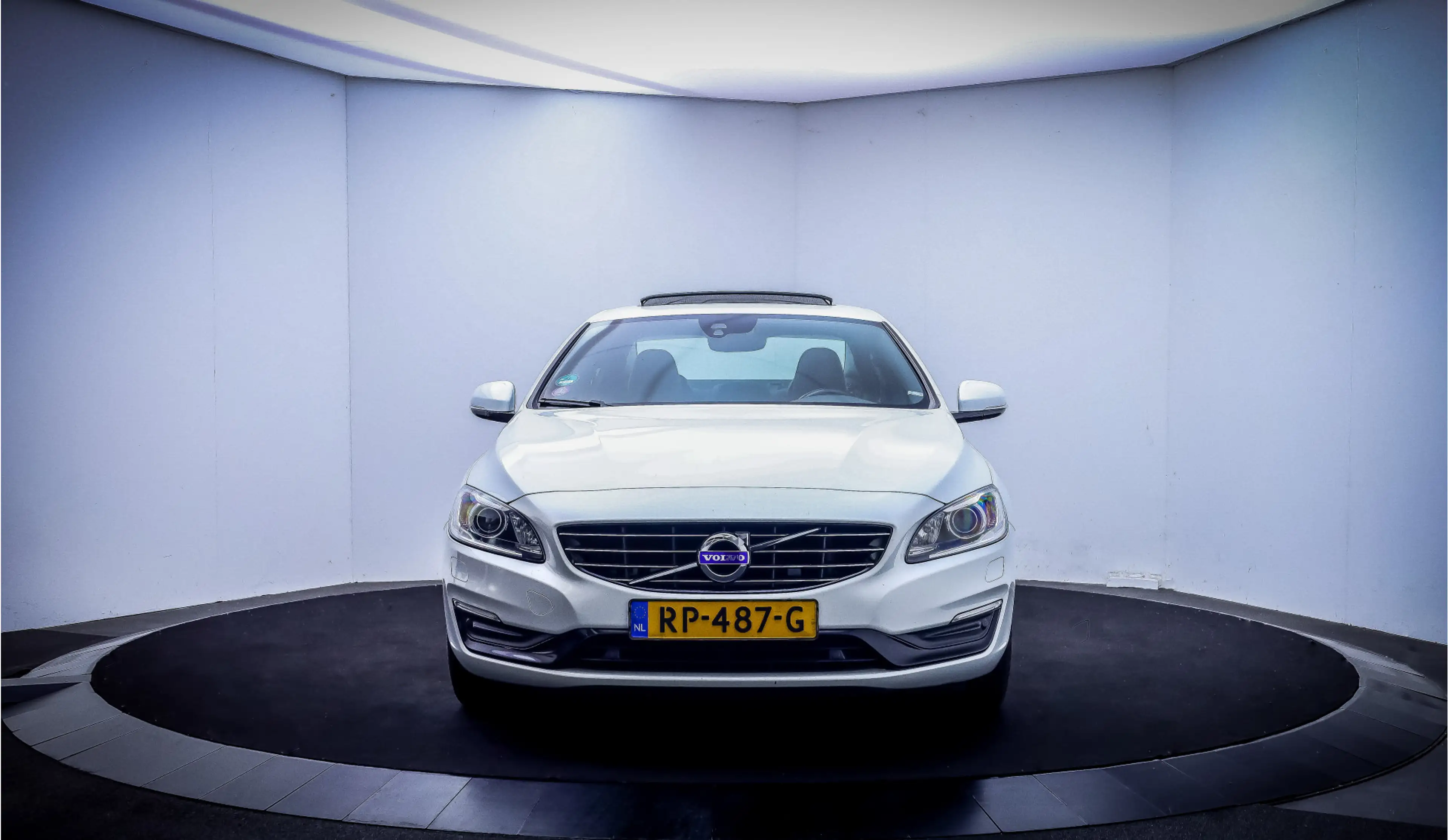 Volvo S60 T3 Aut. Polar+ Dynamic SCHUIFDAK | CAMERA | STOELV — photo 2