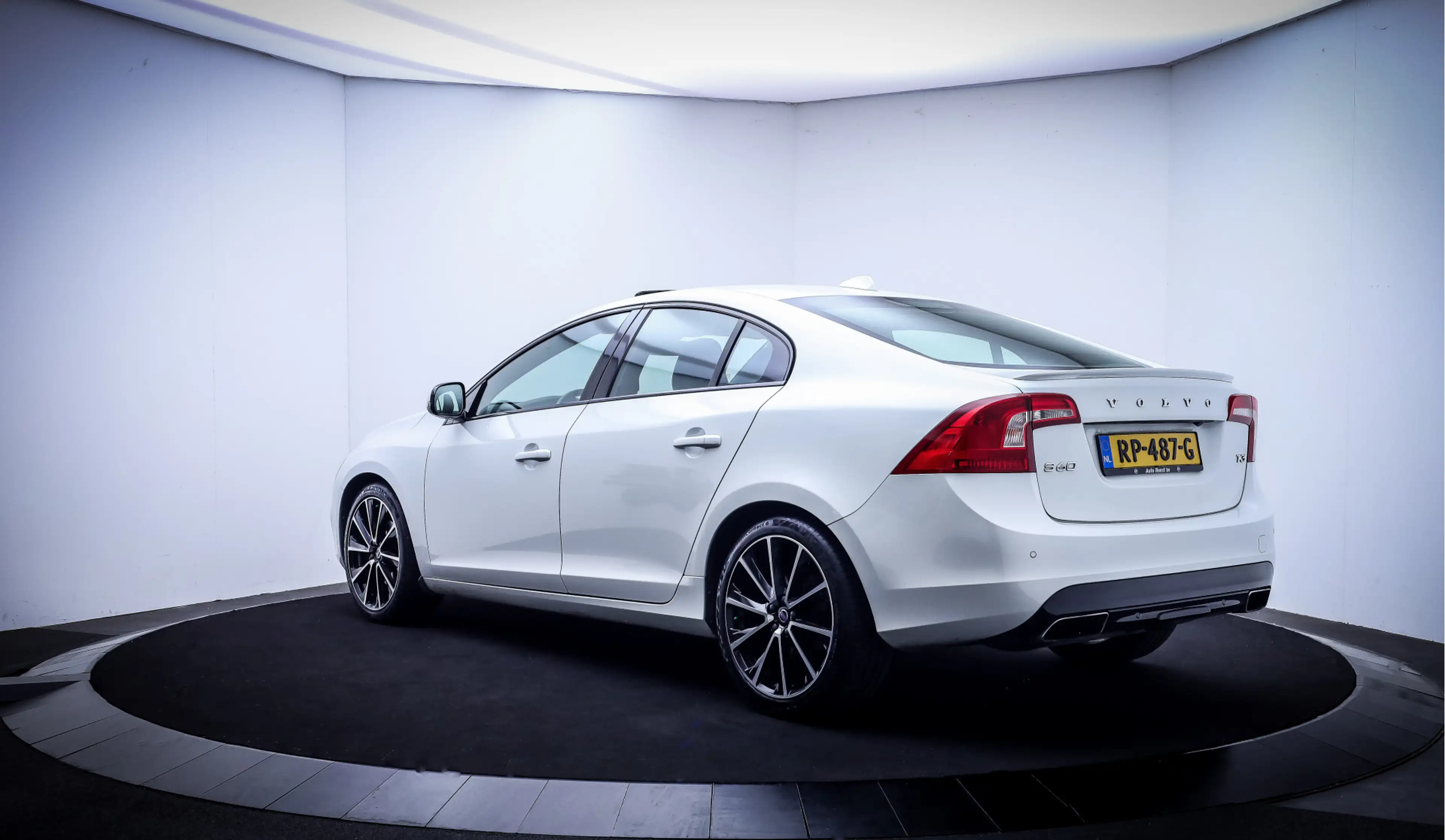Volvo S60 T3 Aut. Polar+ Dynamic SCHUIFDAK | CAMERA | STOELV — photo 8