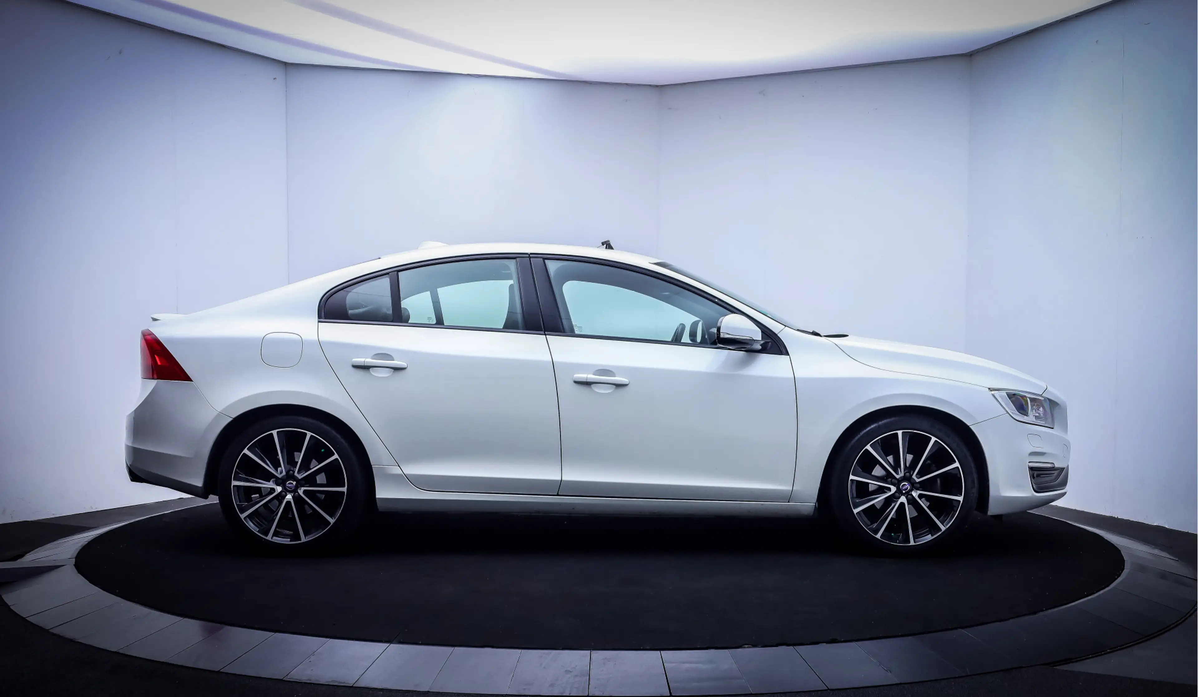 Volvo S60 T3 Aut. Polar+ Dynamic SCHUIFDAK | CAMERA | STOELV — photo 4