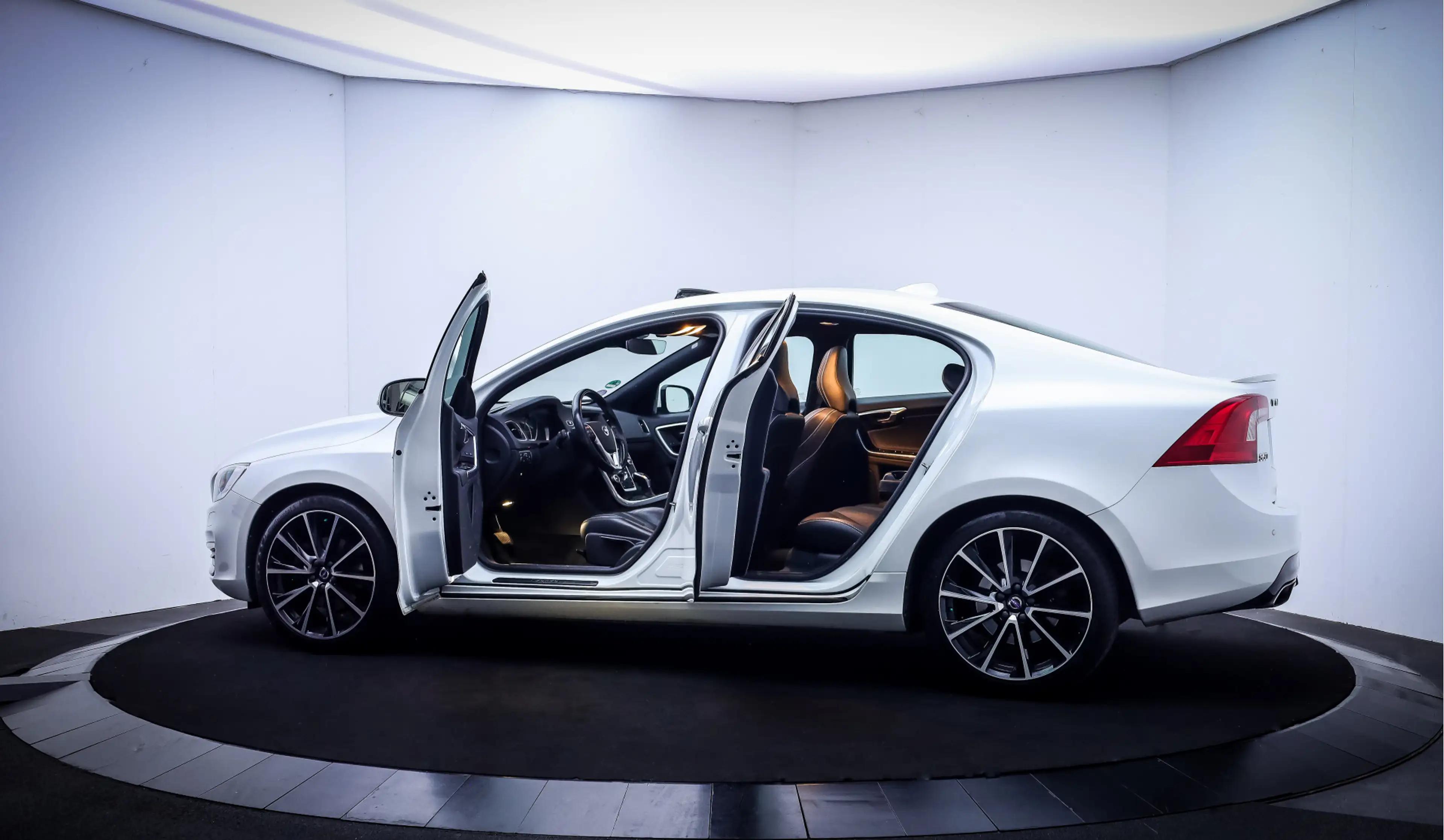 Volvo S60 T3 Aut. Polar+ Dynamic SCHUIFDAK | CAMERA | STOELV — photo 9