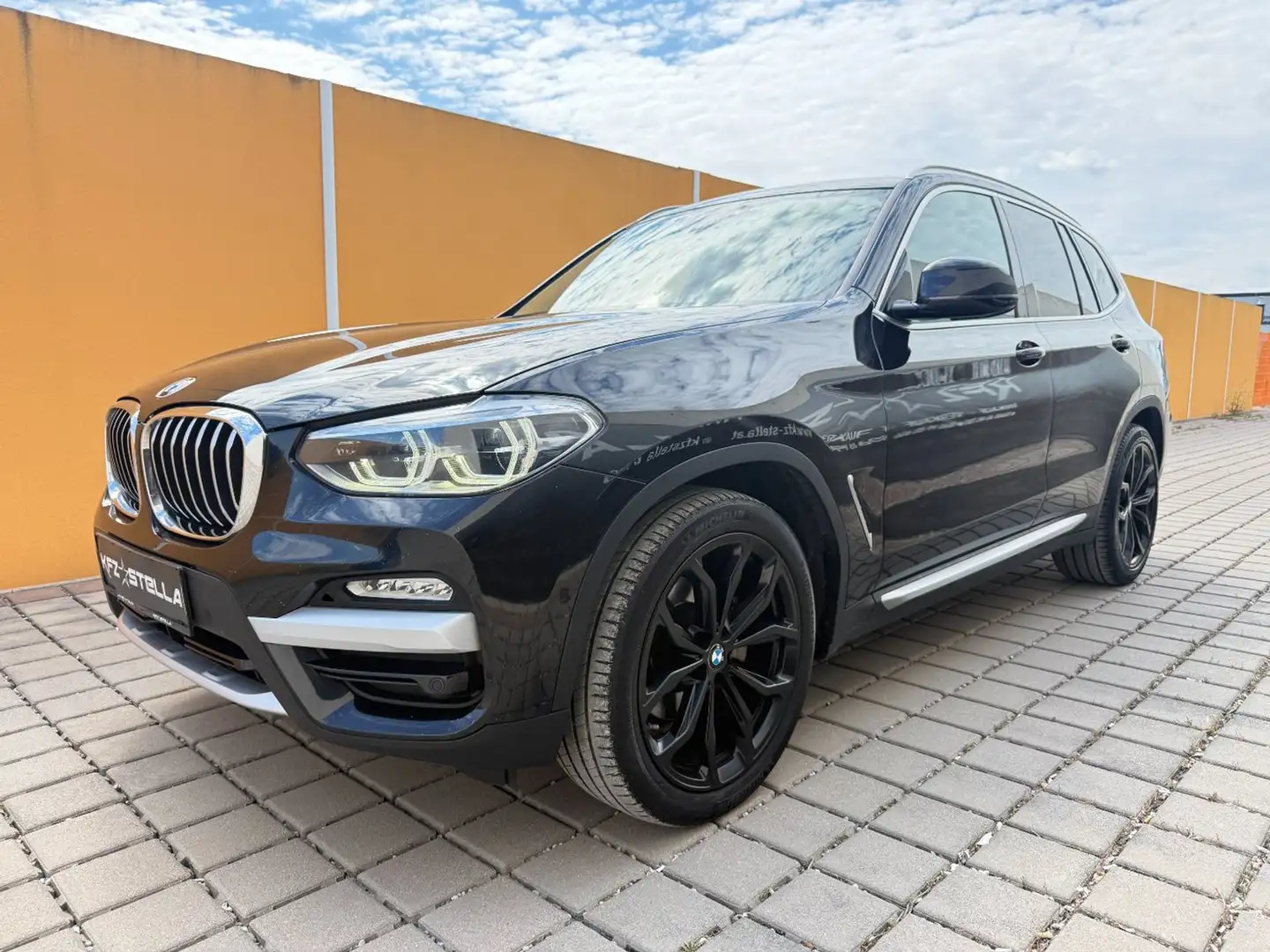 BMW X3 xDrive 20d Schwarz - 1