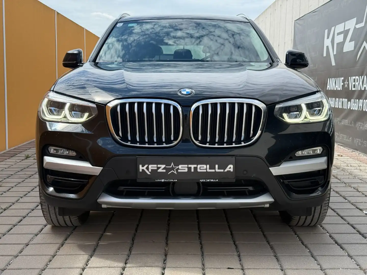 BMW X3 xDrive 20d Schwarz - 2